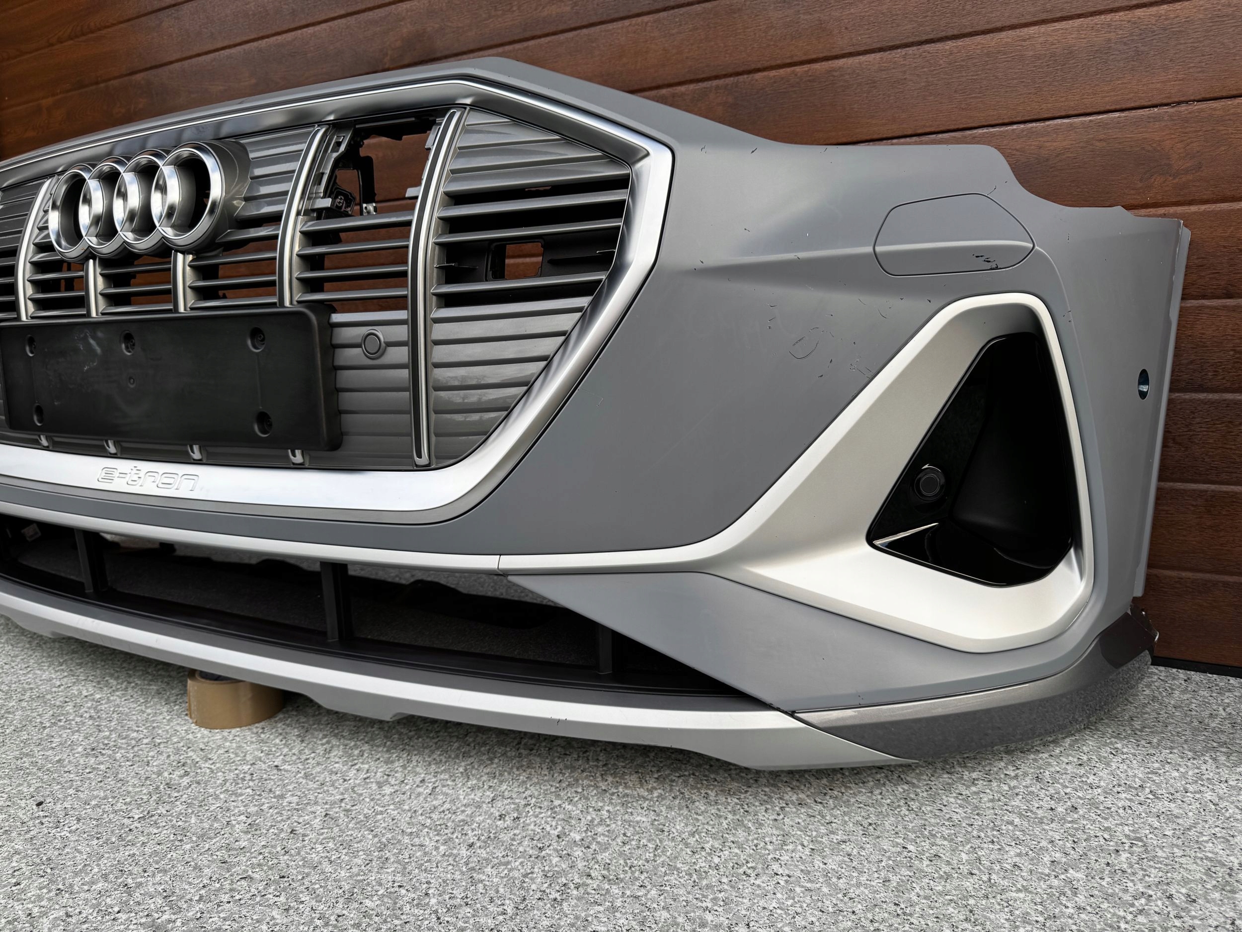 AUDI E-TRON 4KE S LINE ZDERZAK PRZÓD ORYGINALNY KOMPLETNY Typ samochodu 4x4/SUV Samochody osobowe