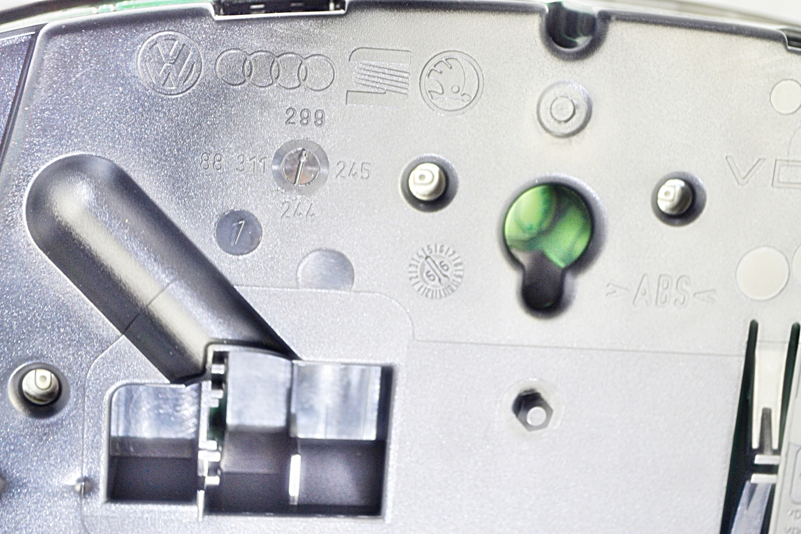 vw PASSAT B5 спидометр 3B1919880CX