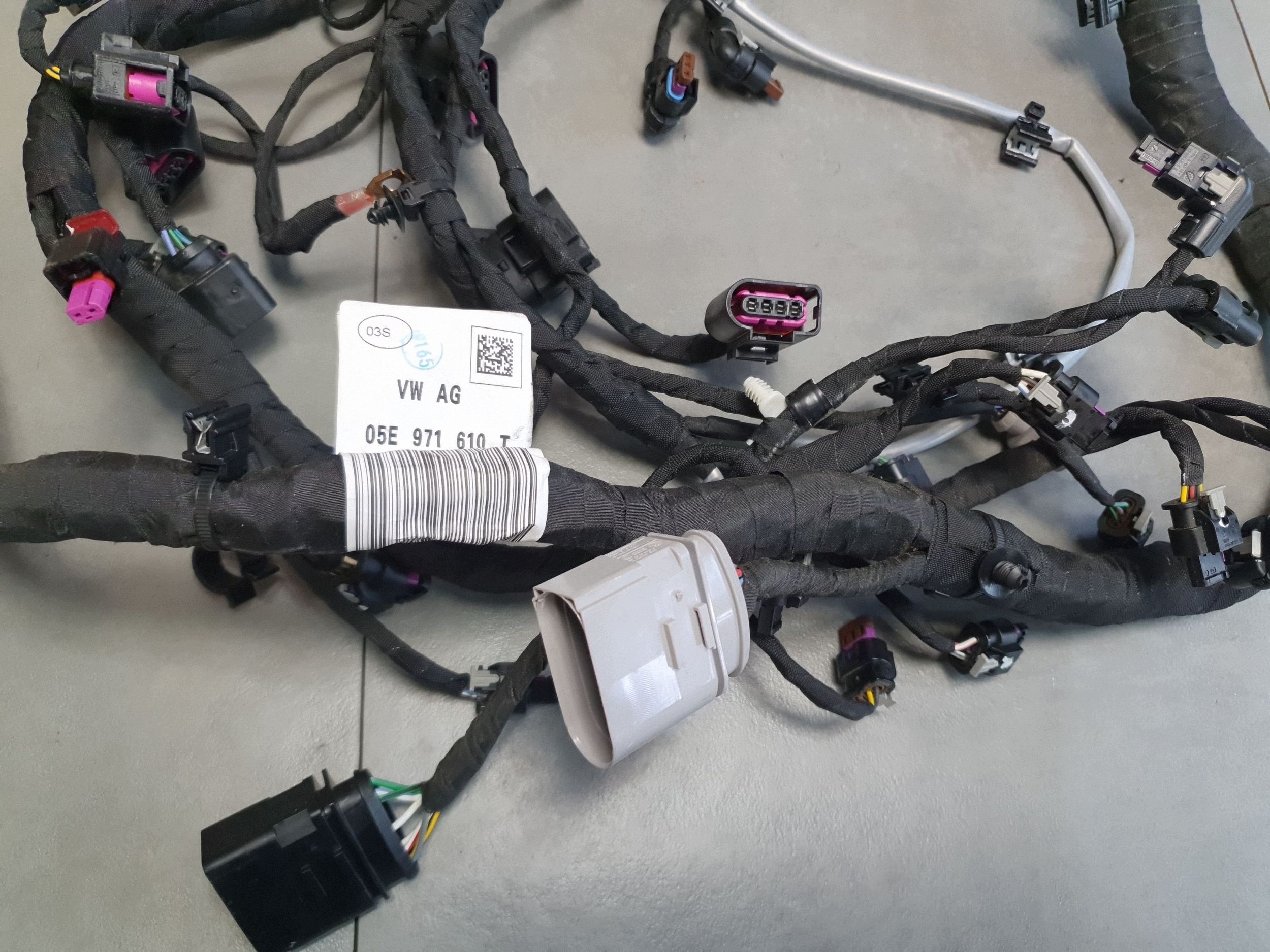 Audi A3 8Y 1.5 bundle of the engine 05E971610T