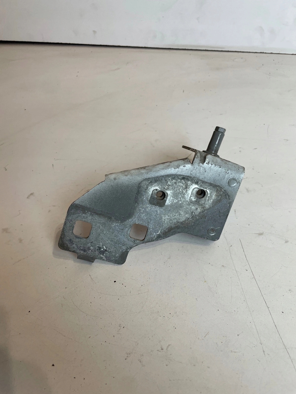 holder console supports left front Renault Clio IV