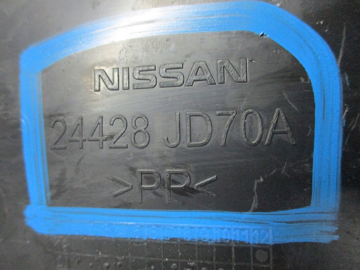 PODKLADKA AKUMULATORA RENAULT KADJAR 24428 JD70A Part manufacturer Renault OE