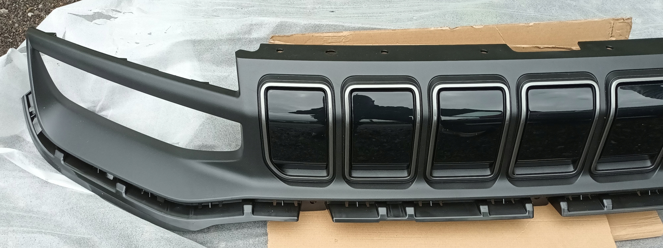 ATRAPA GRILL ZDERZAKA PRZÓD JEEP AVENGER Numer katalogowy części 735767812