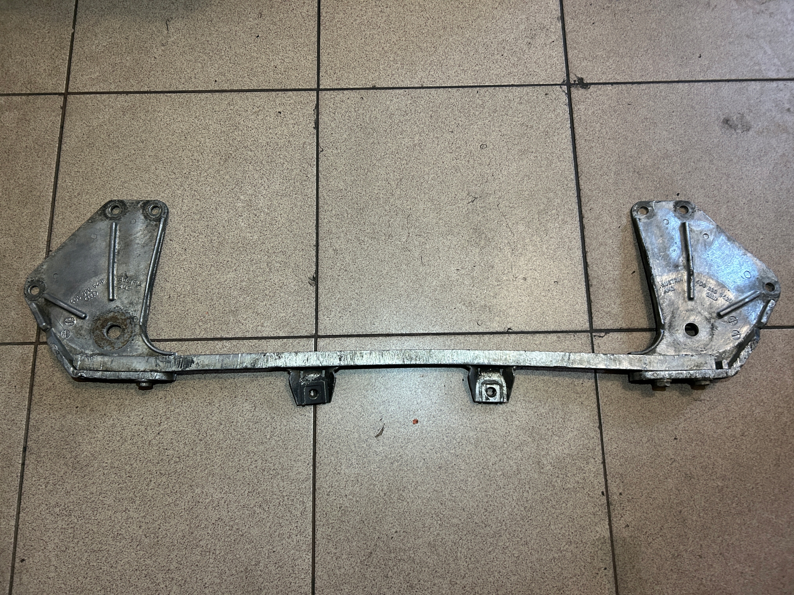ROZPÓRKA DOLNA AUDI A8 D2 LIFT