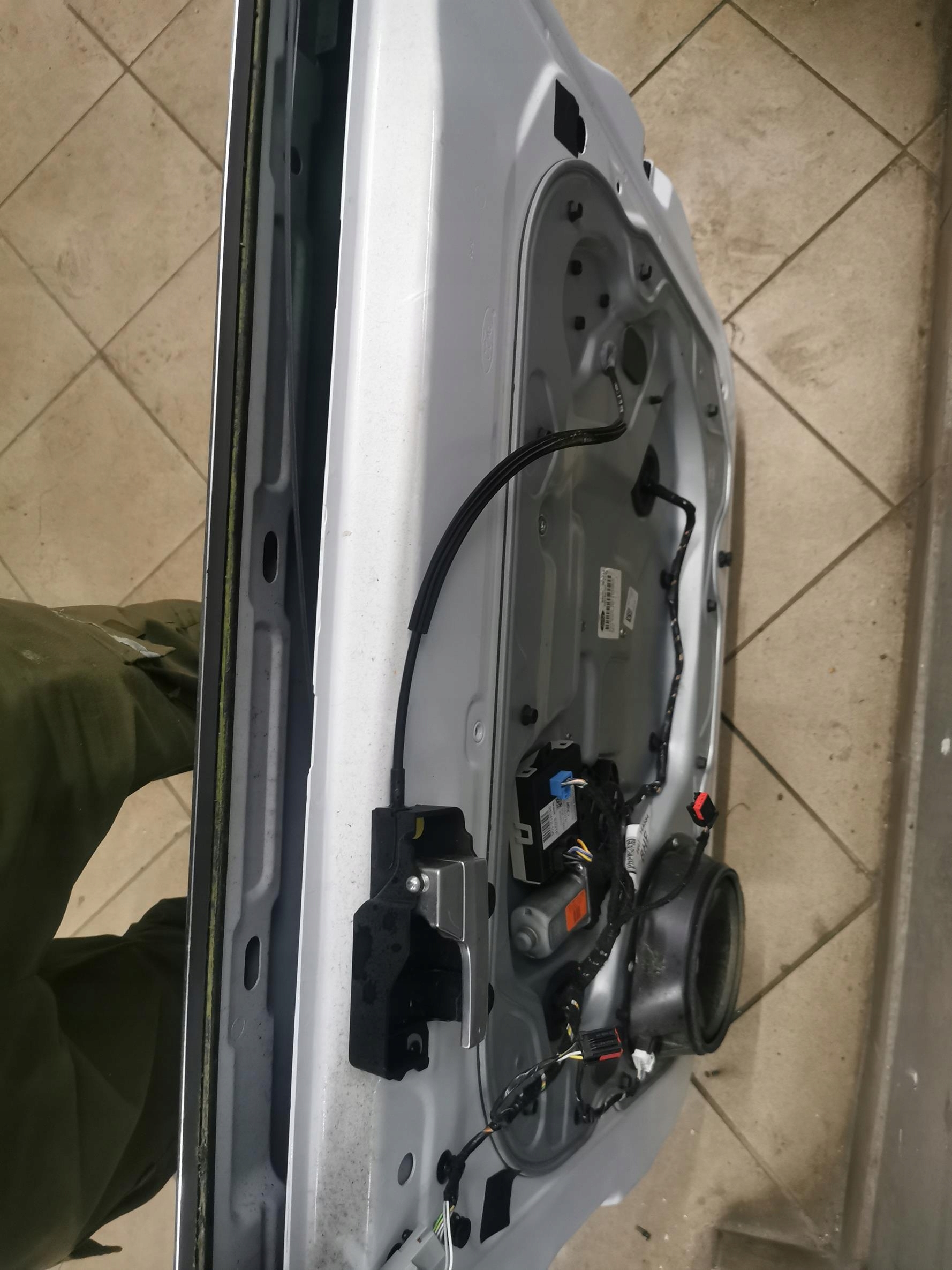 door right front FORD KUGA MK1 LIFT FROZEN WHITE