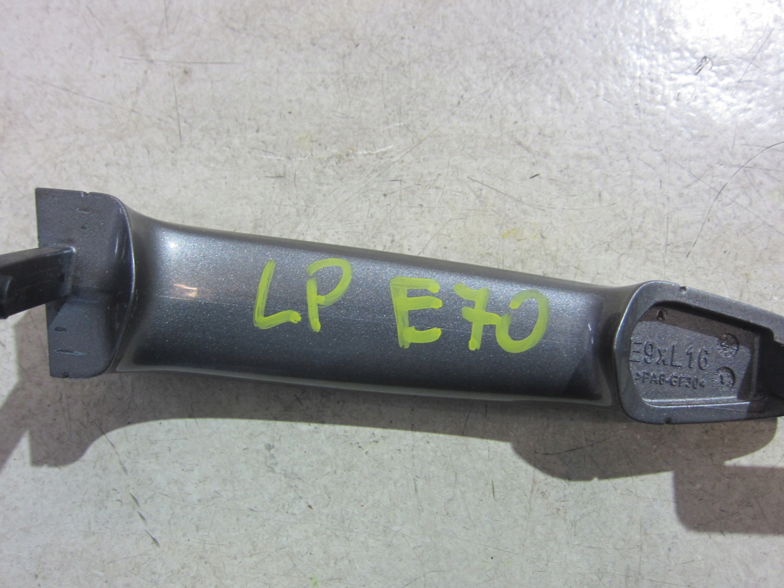 BMW X5 E70 3.0SI handle left front A52 7207561