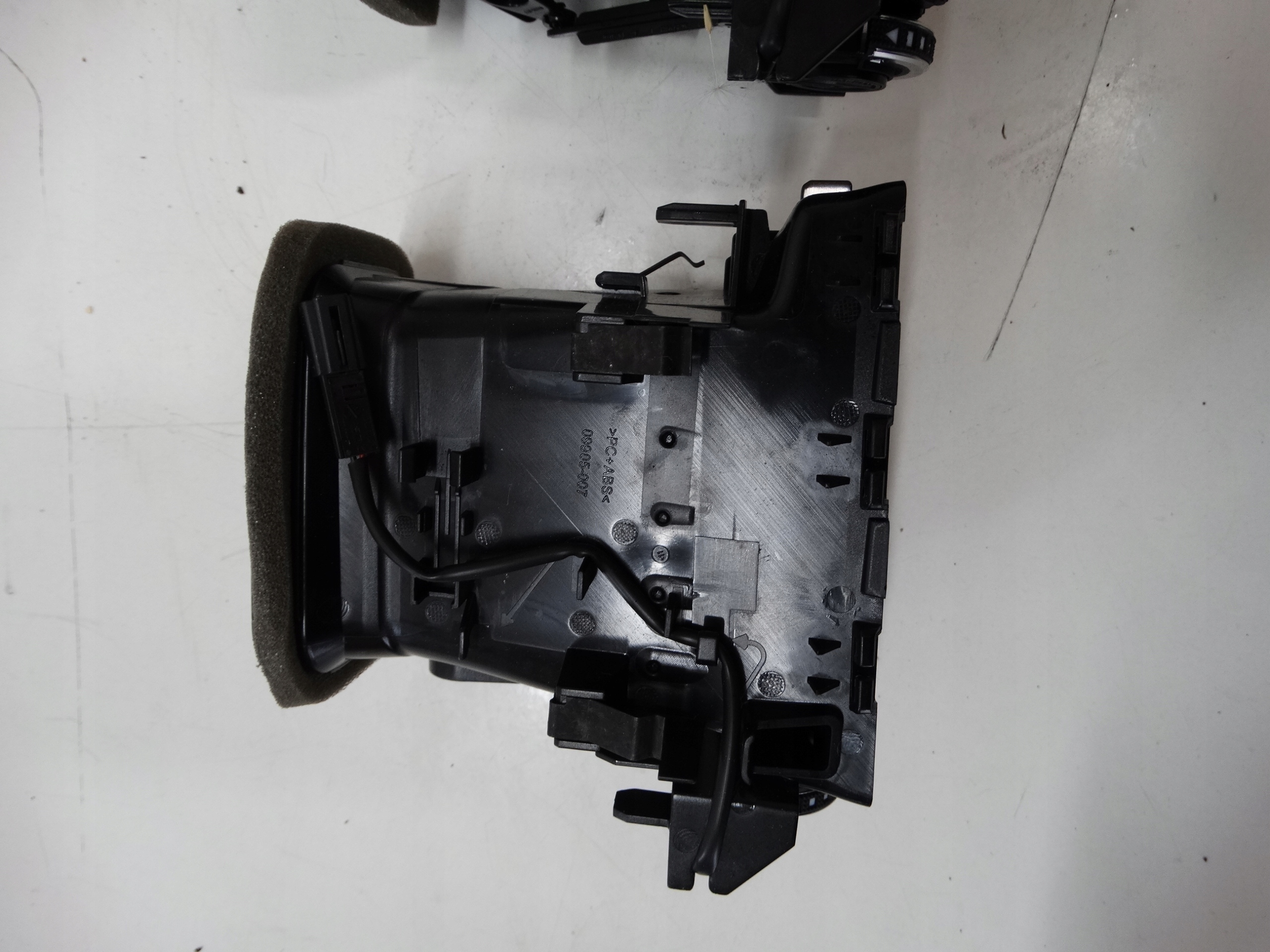grid air conditioning devices left AUDI Q5 80B820901