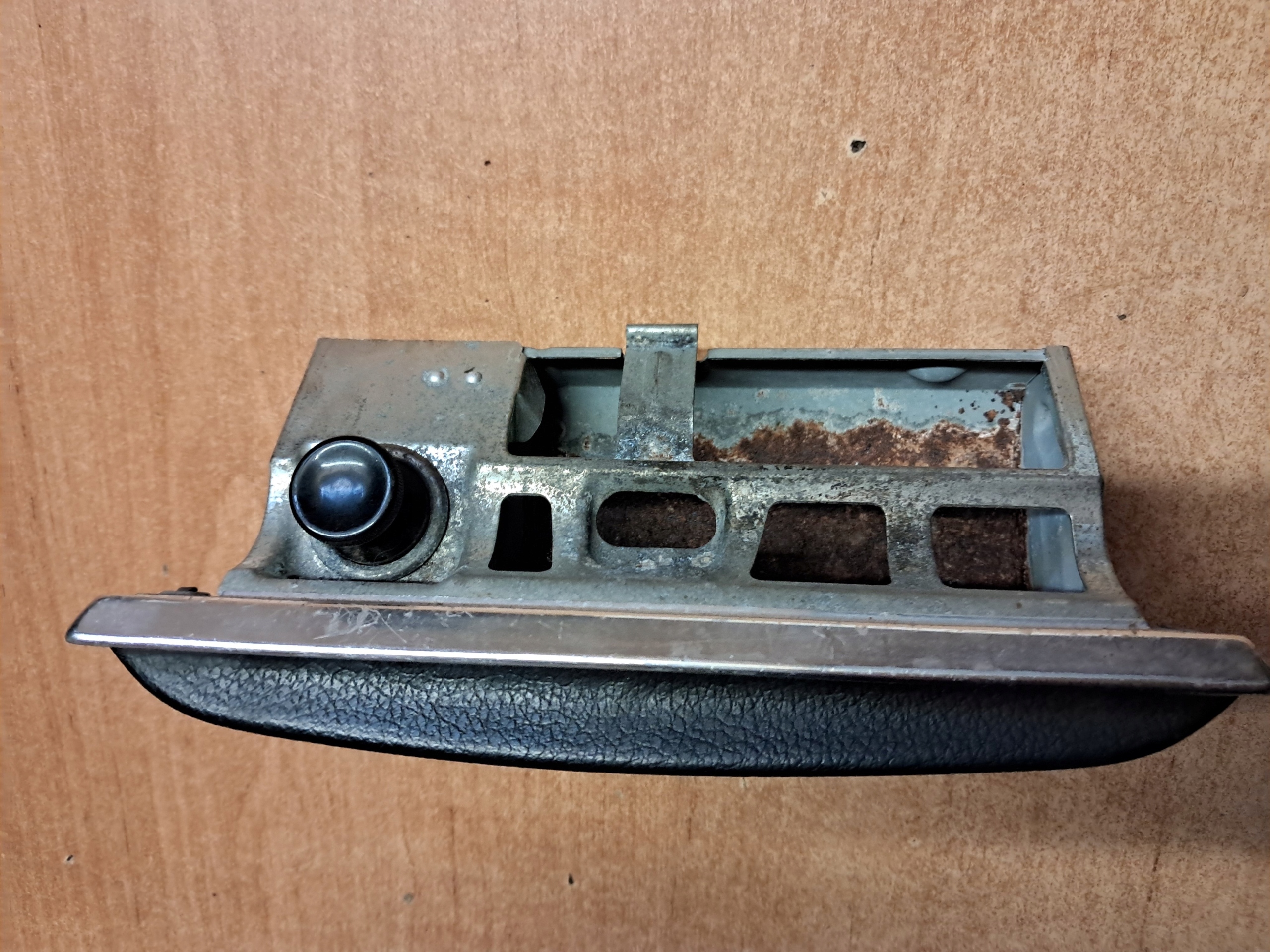 Cendrier Interne MERCEDES W114 W115 1146830025