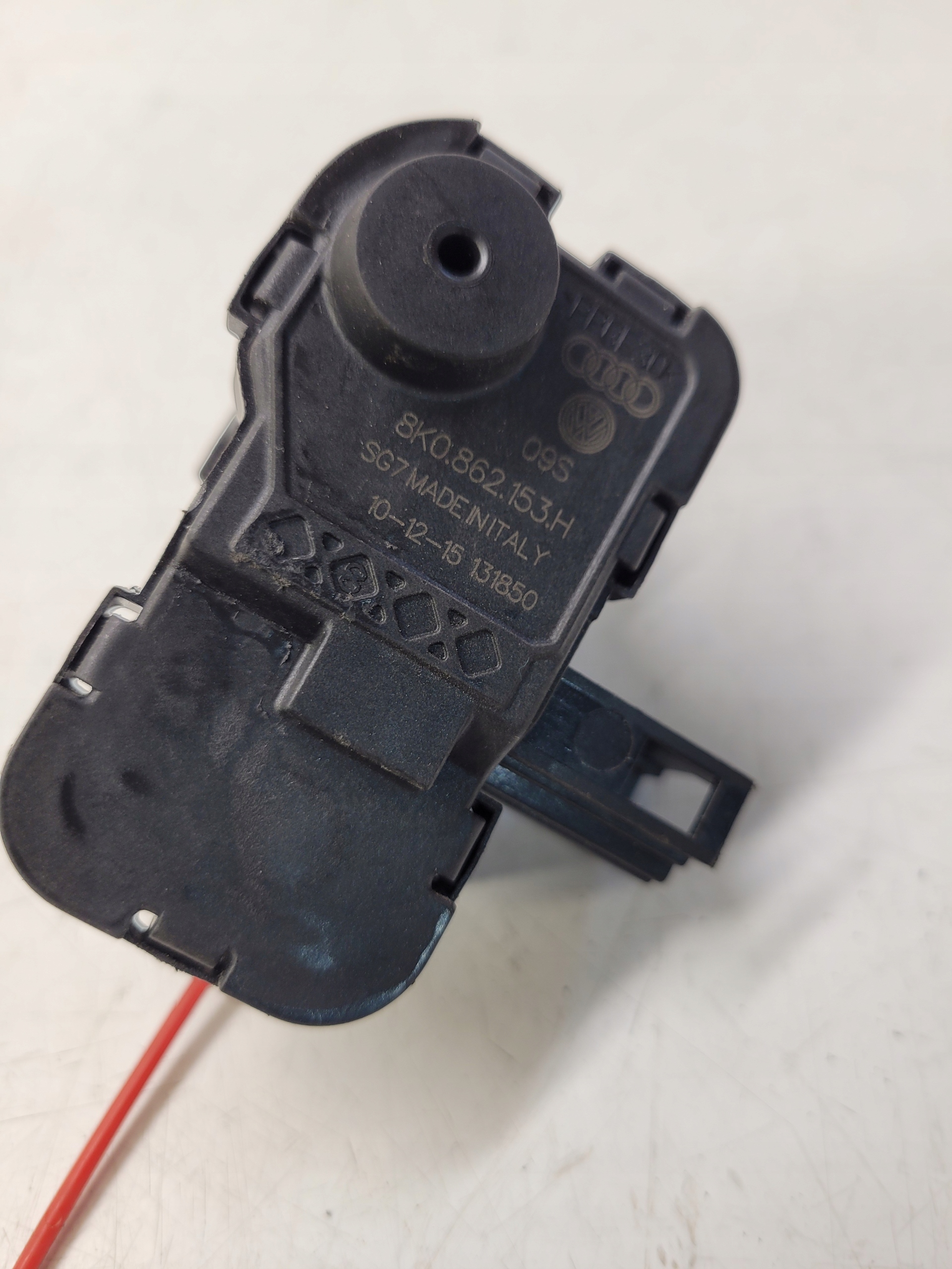 AMORTIZER VRATAŠCA GORIVA AUDI A4 A5 A6 Q5 8K0862153H