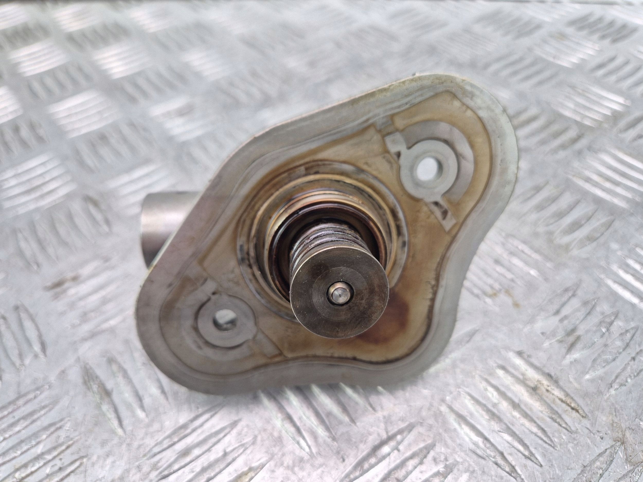 BMW 3 E90 E91 320i injection pump 7562473 N43B20AA