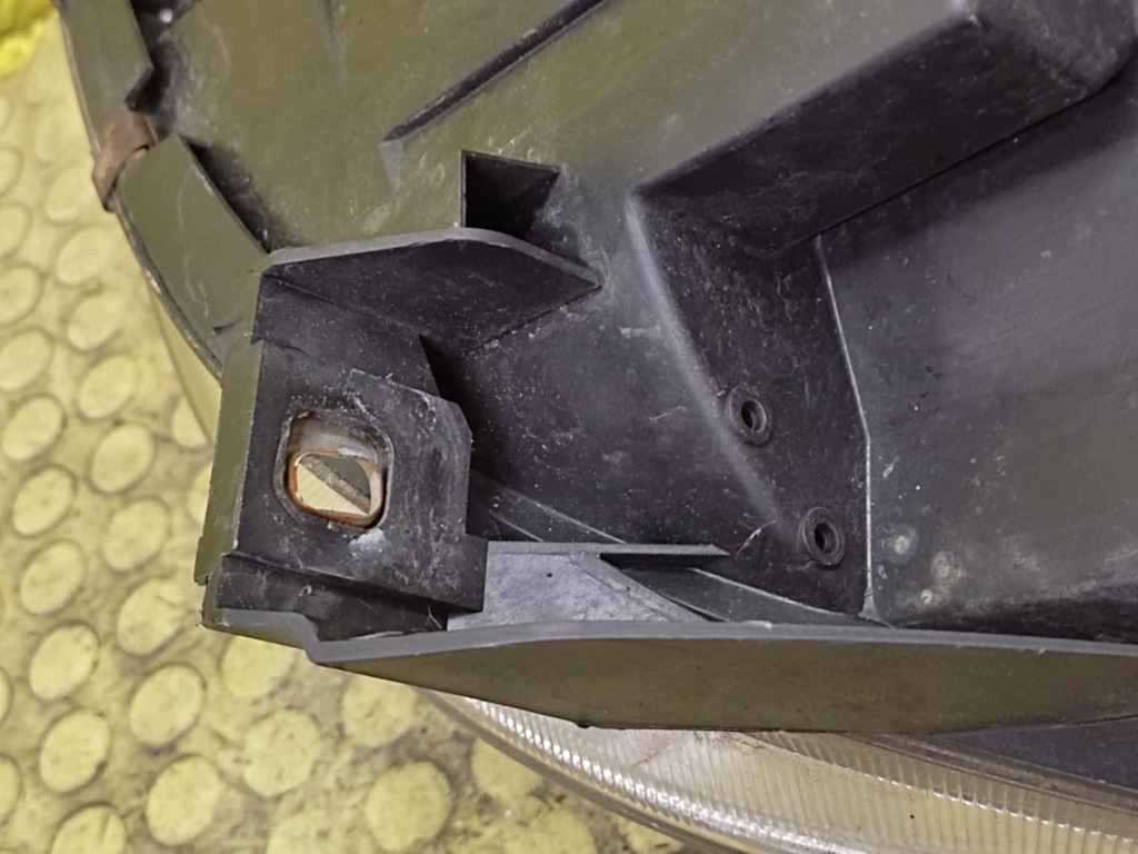 MERCEDES W245 B KLASA REFLEKTOR light right front A1698201861