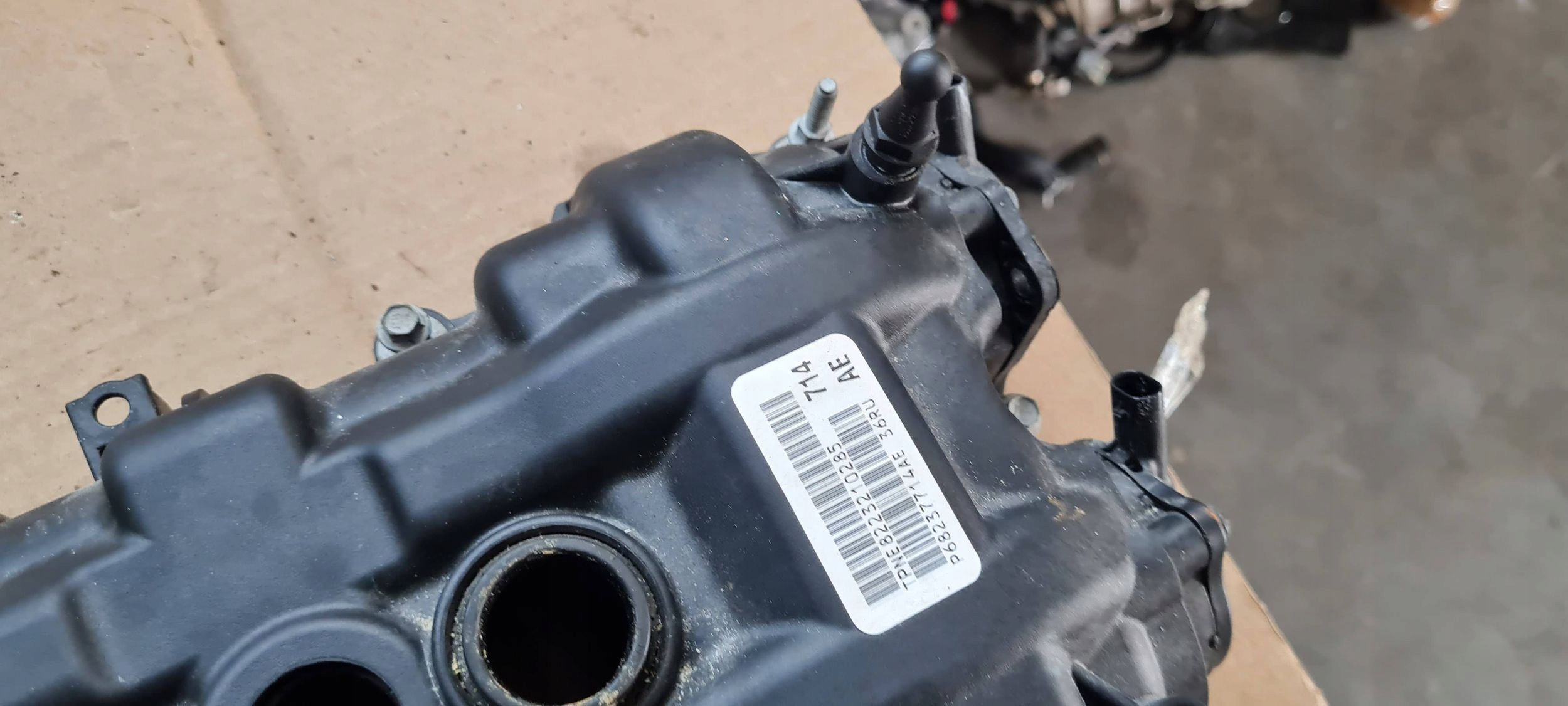 Chrysler Pacifica 2022 Abdeckung der Ventile rechts DES MOTORS 3.6 04893802AI