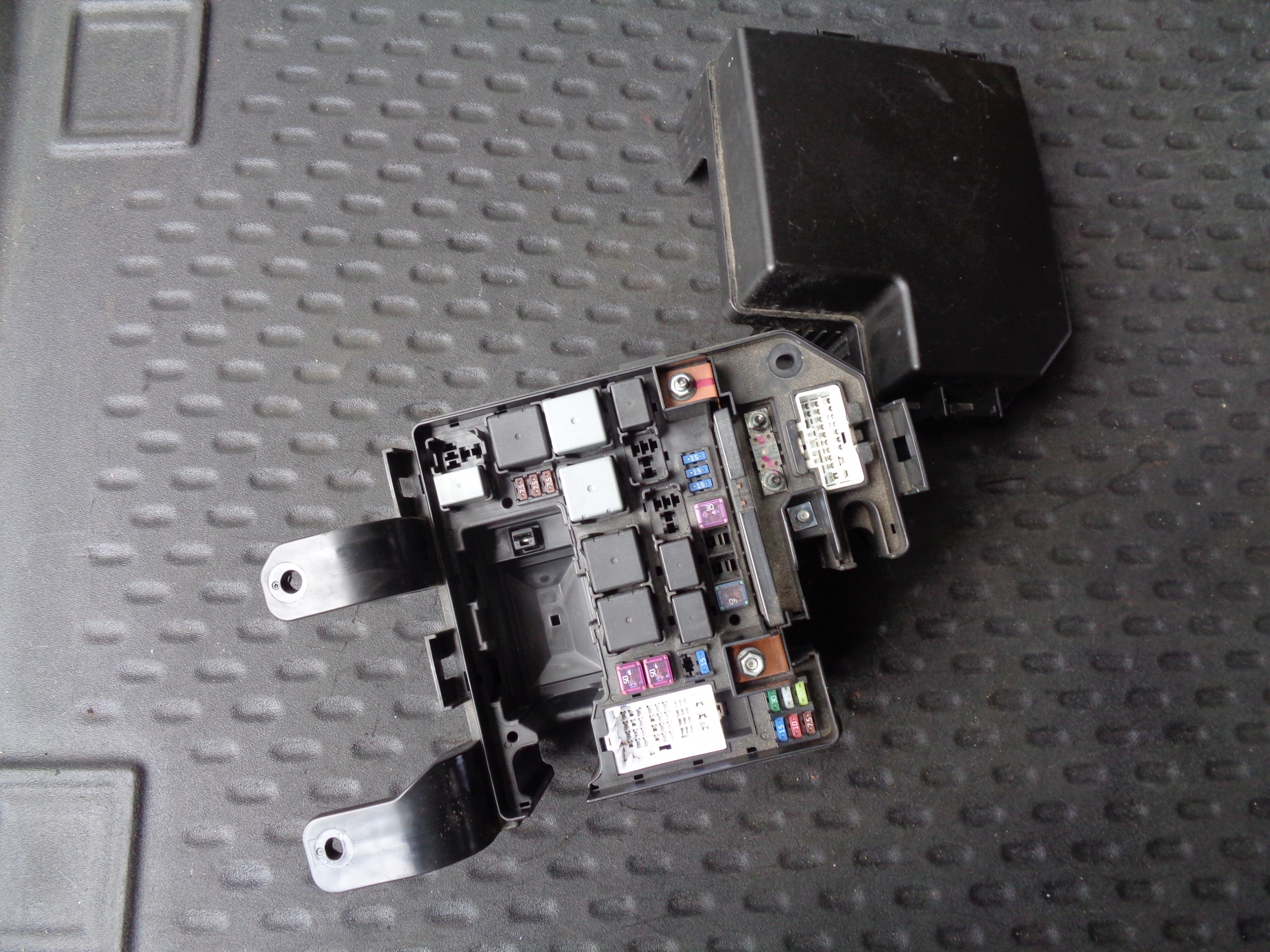 Module fusibles 2.2 CRDI KIA SORENTO II