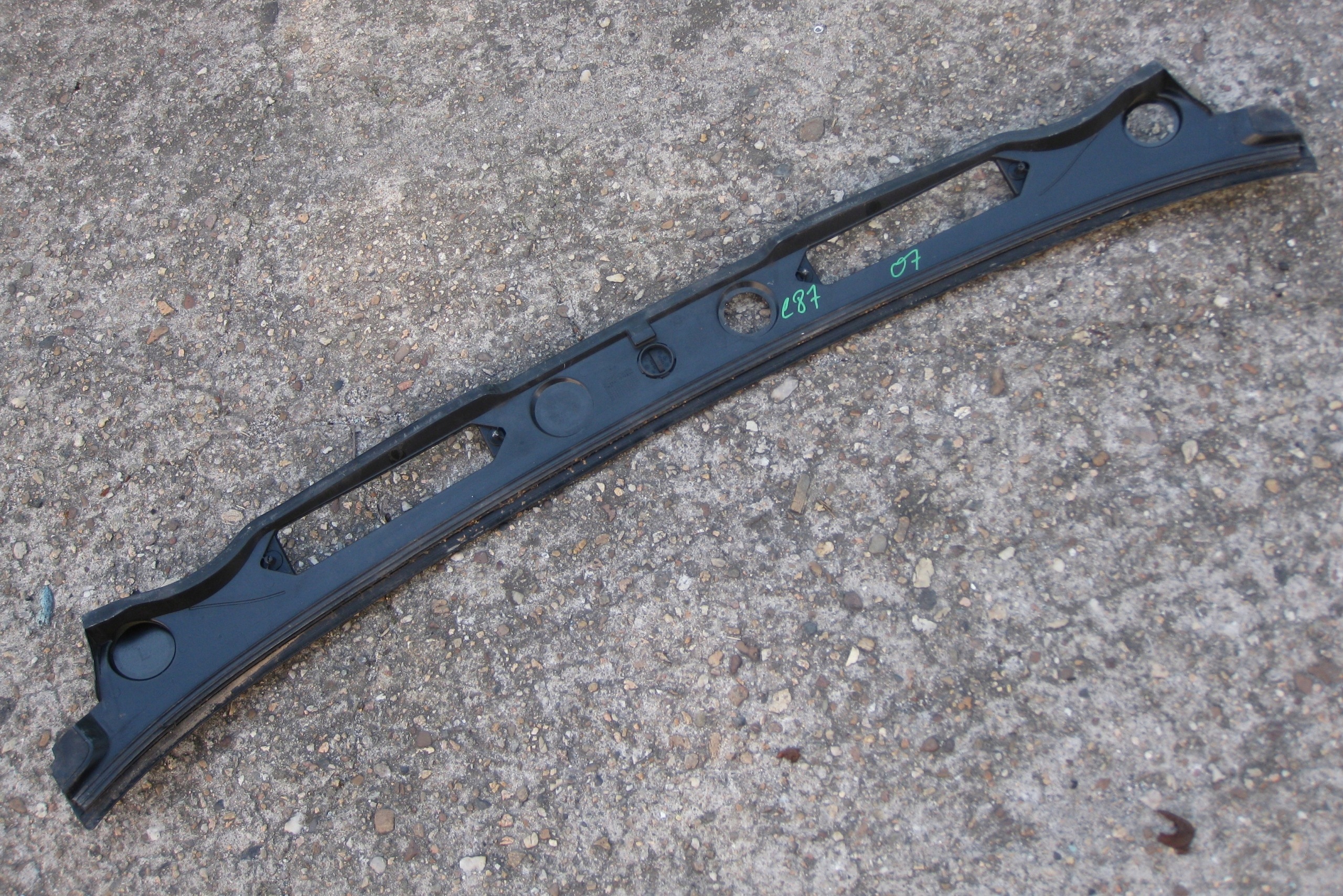 BMW E87 5D 07R torpedo 15677210