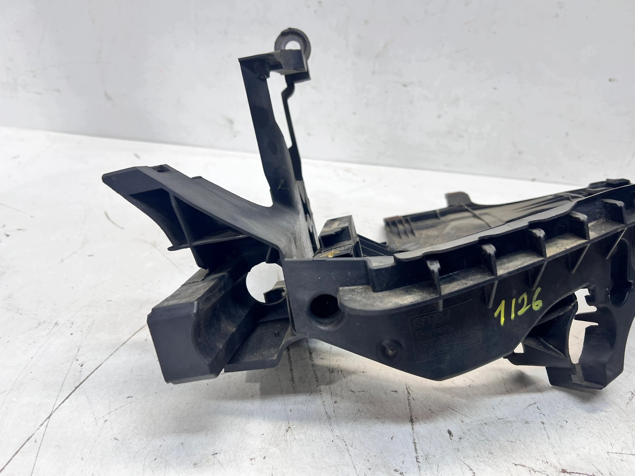 support REFLEKTORA left AUDI A4 B8 LIFT 8K0805607B 1/26