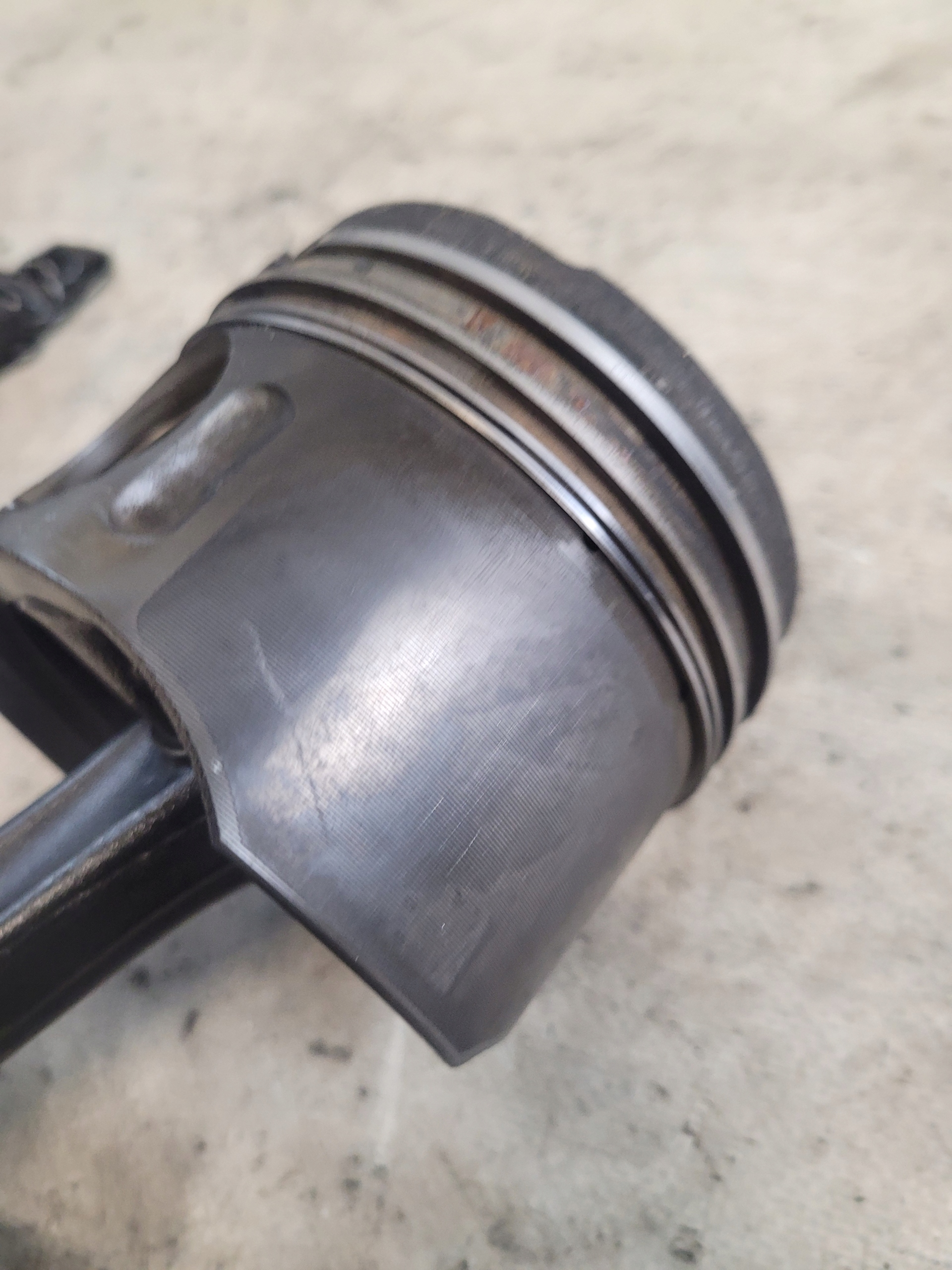 Piston 8857 + Bielle 611 MERCEDES W203 2.2CDI