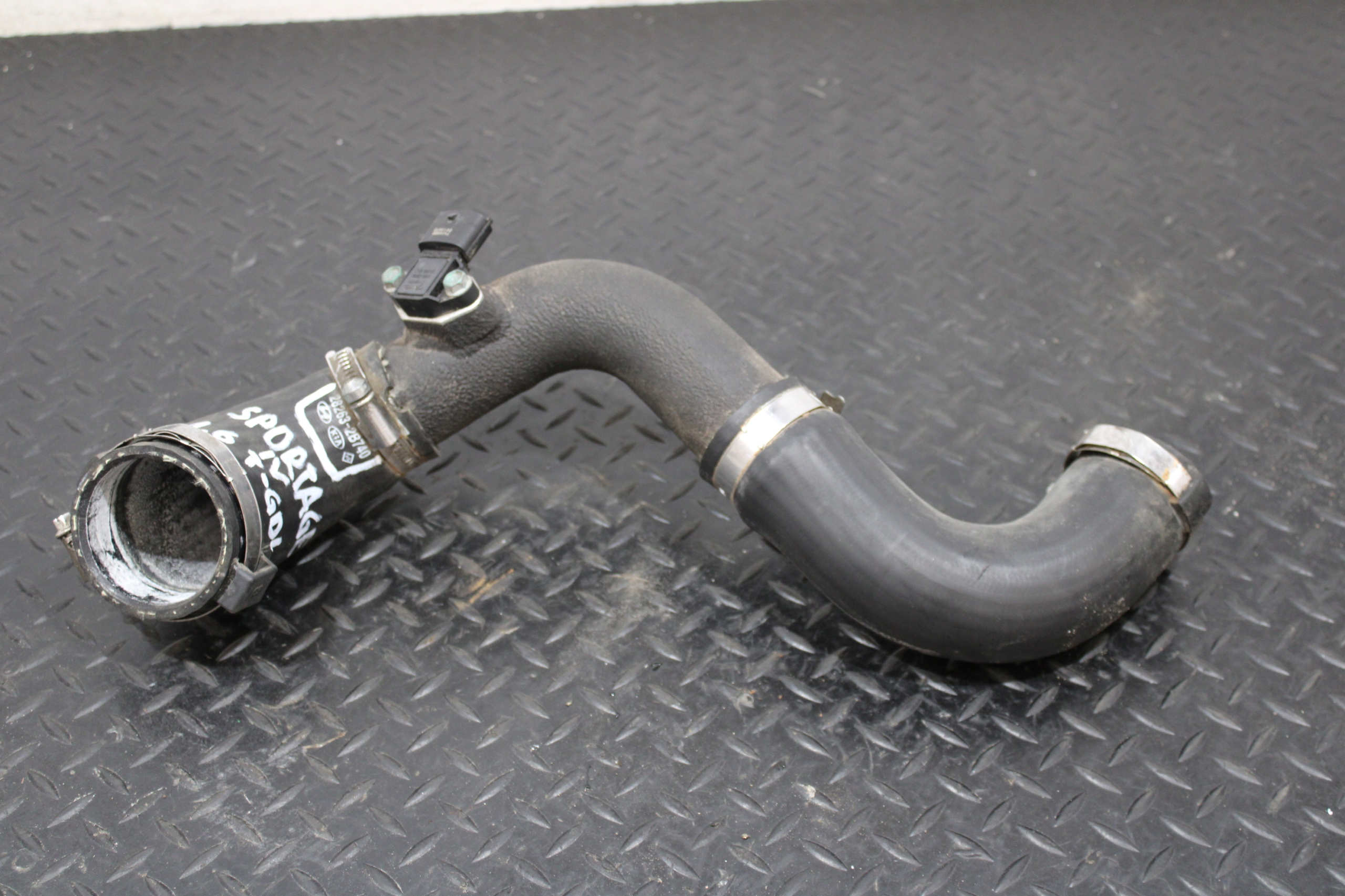 tömlő cső intercooler KIA SPORTAGE 4 IV GT- LINE 28263-2B740
