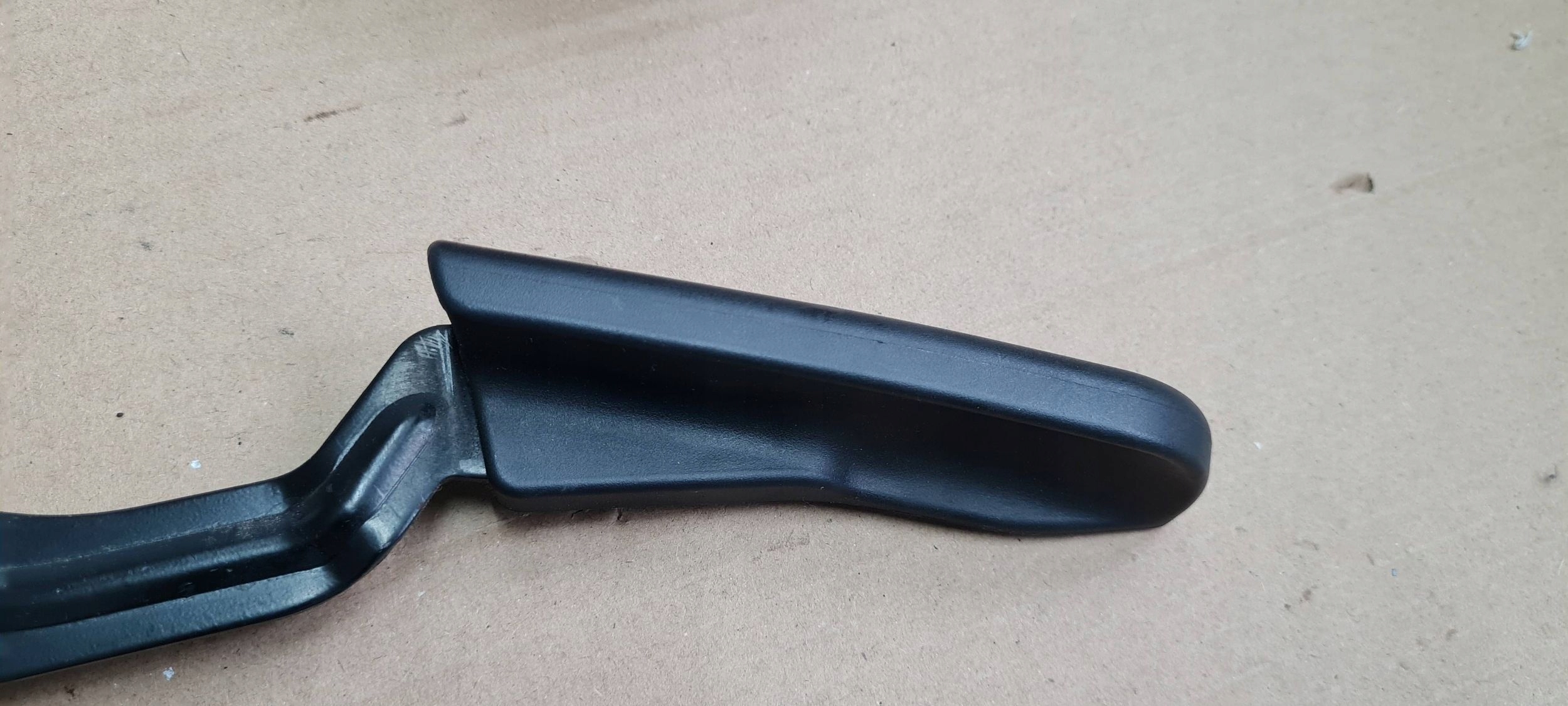A6 C6 LIFT handle DZWIGNI bracket seat right front right 8328336L A4 B6 B7