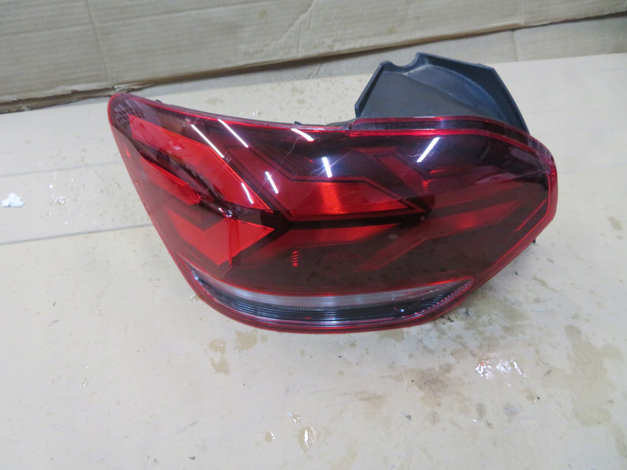 LAMPA LEWA TYLNA DACIA SANDERO III 21- 265558235R ORYGINAŁ