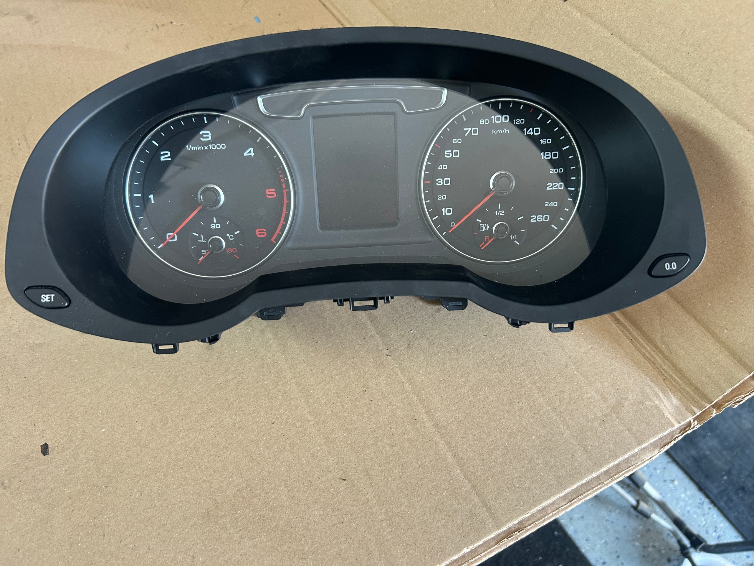 AUDI Q3 and 8U LIFT 2,0 dials clock 8U0920940M