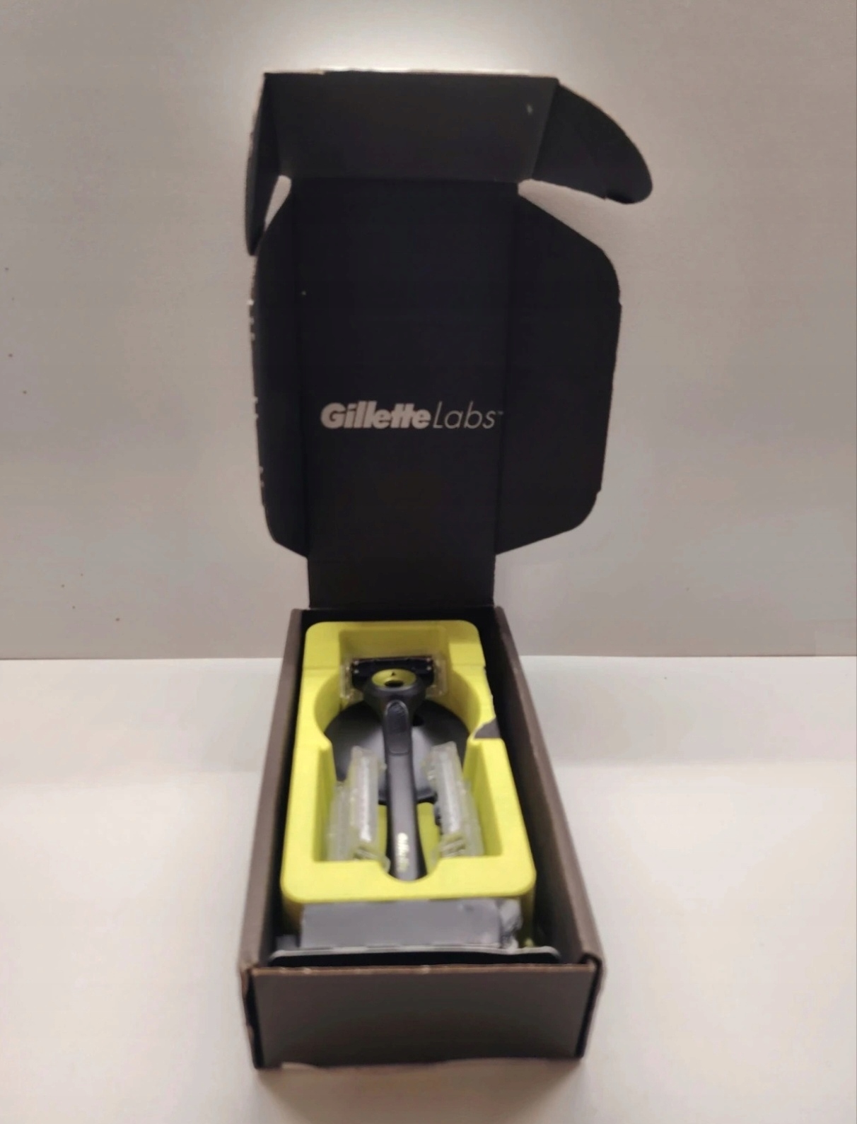 Gillette Labs Neon Maszynka do golenia 8 wkładów