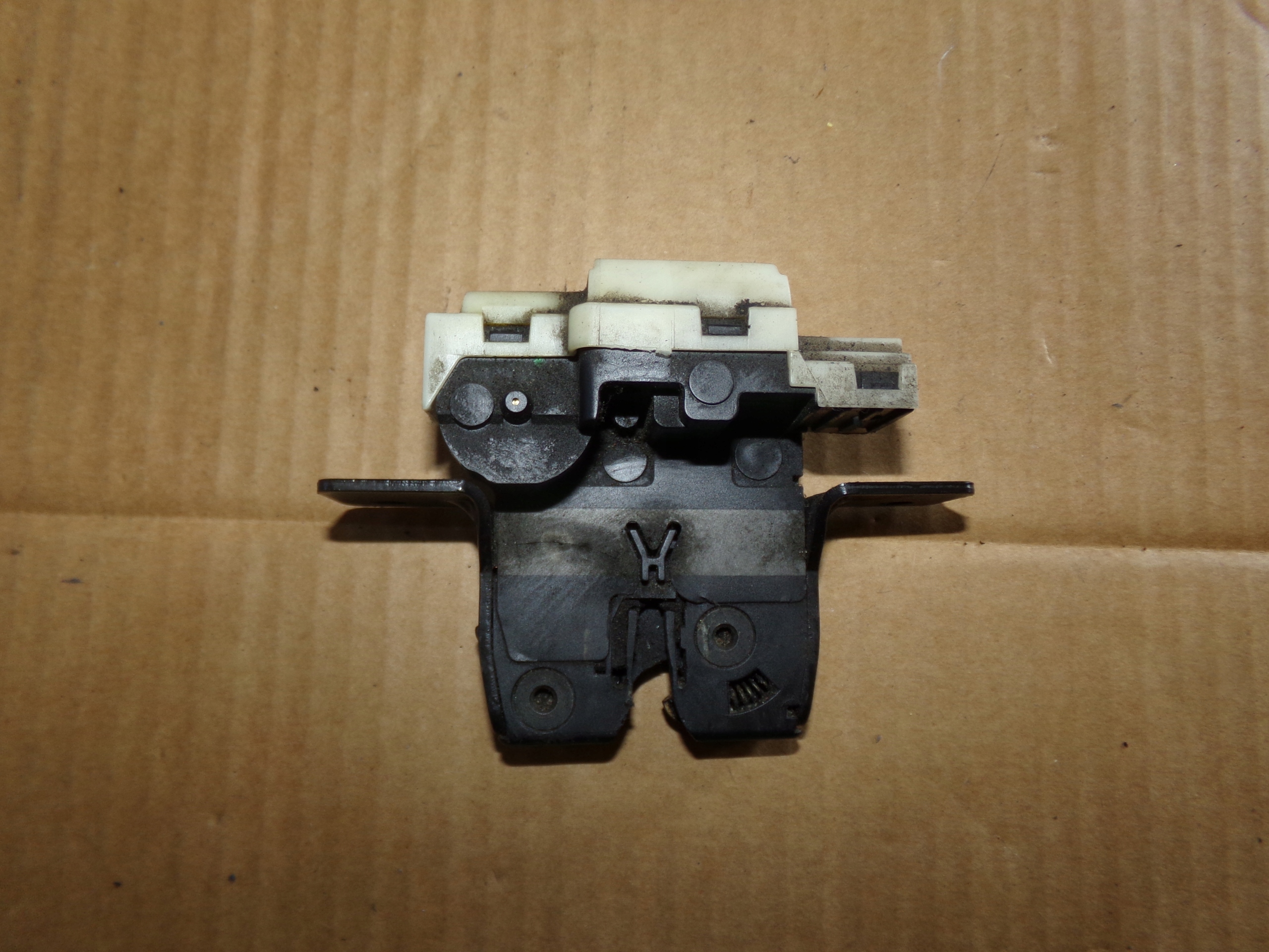 ZAMEK KLAPY TYŁ TYLNY MEGANE II HATCHBACK