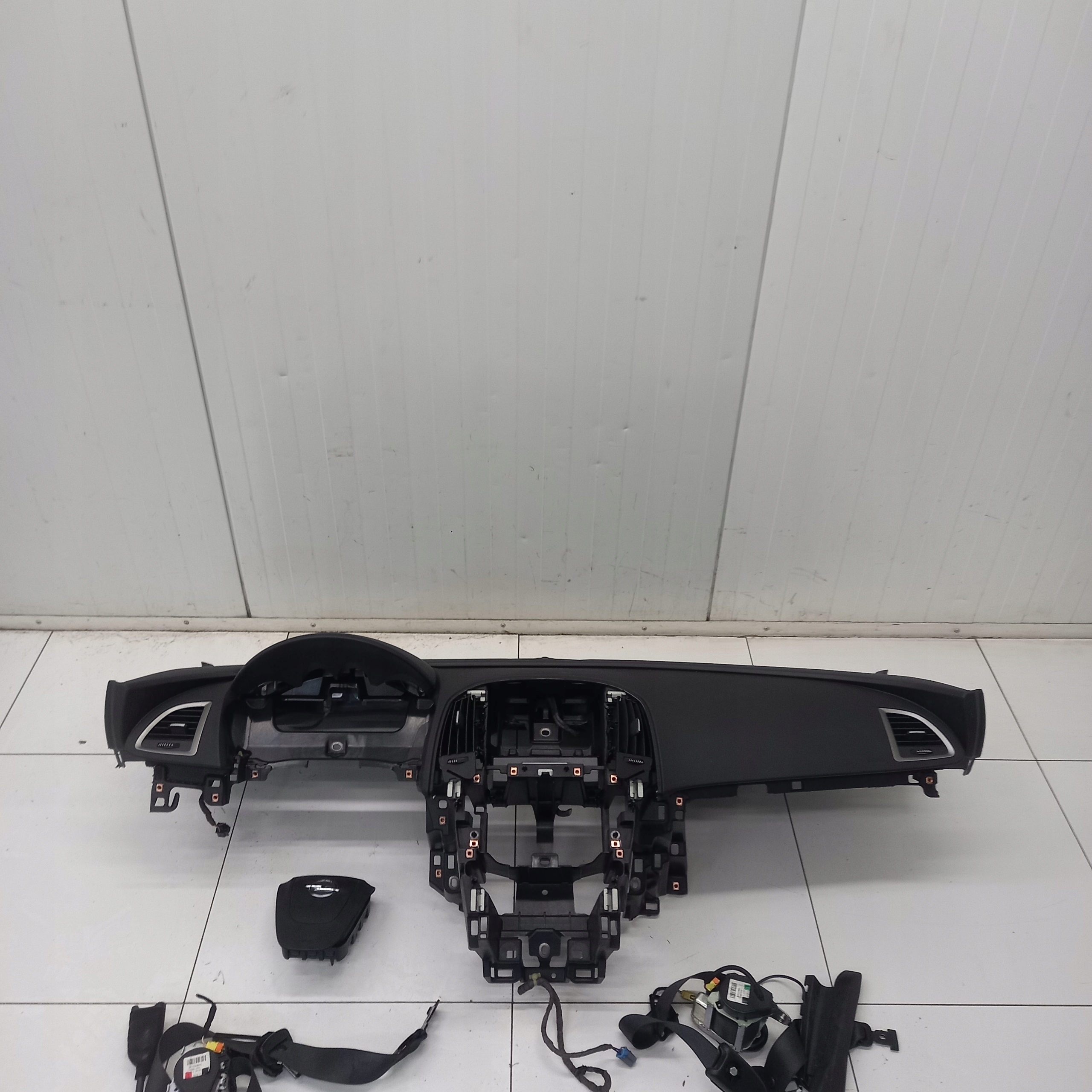 dashboard instrument panel OPEL ASTRA J 13301067