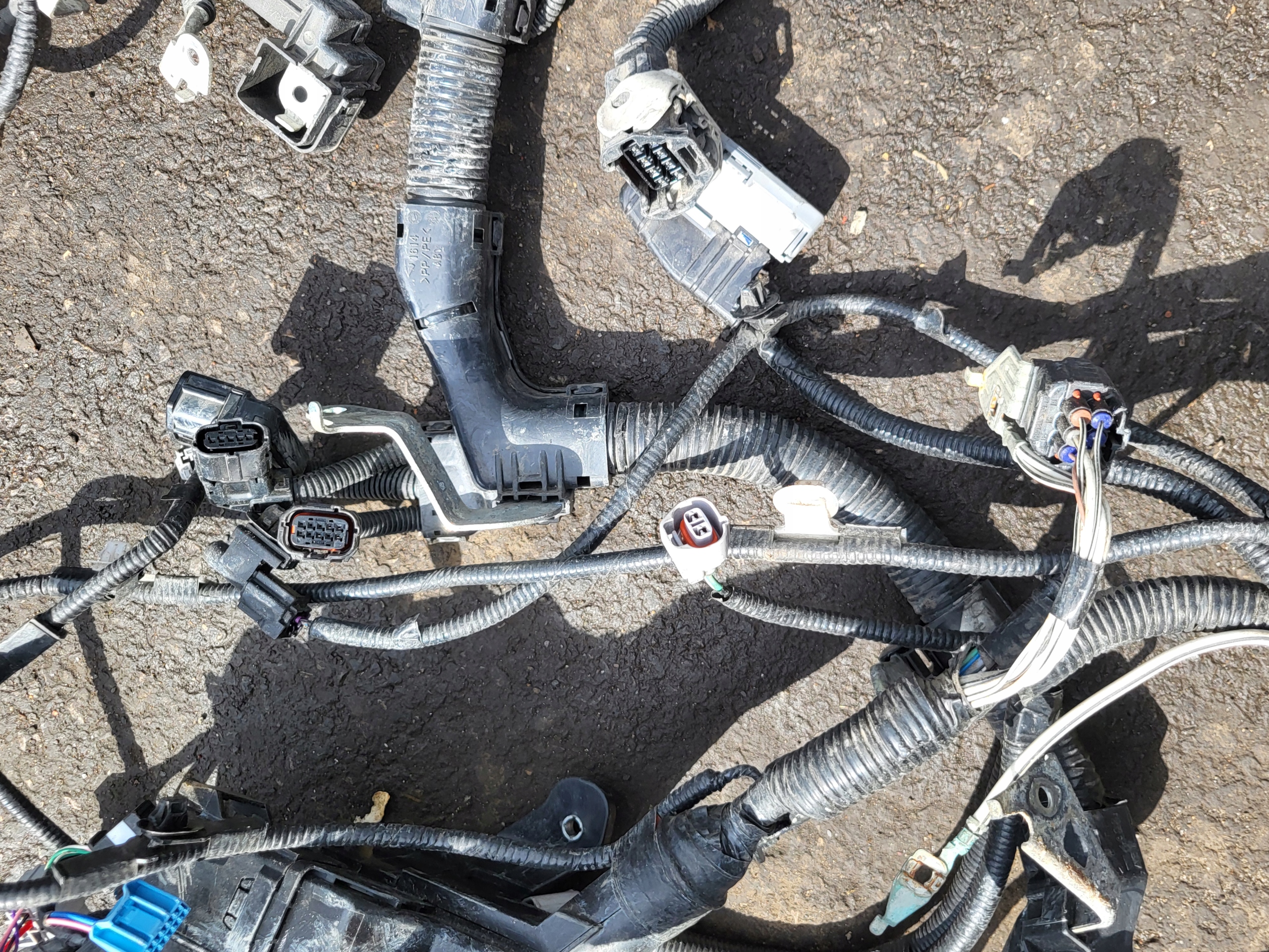 bundle wiring WTYCZKI compartment PRZEKAZNIKOW TOYOTA RAV4 V 2.5 HYBRYDA