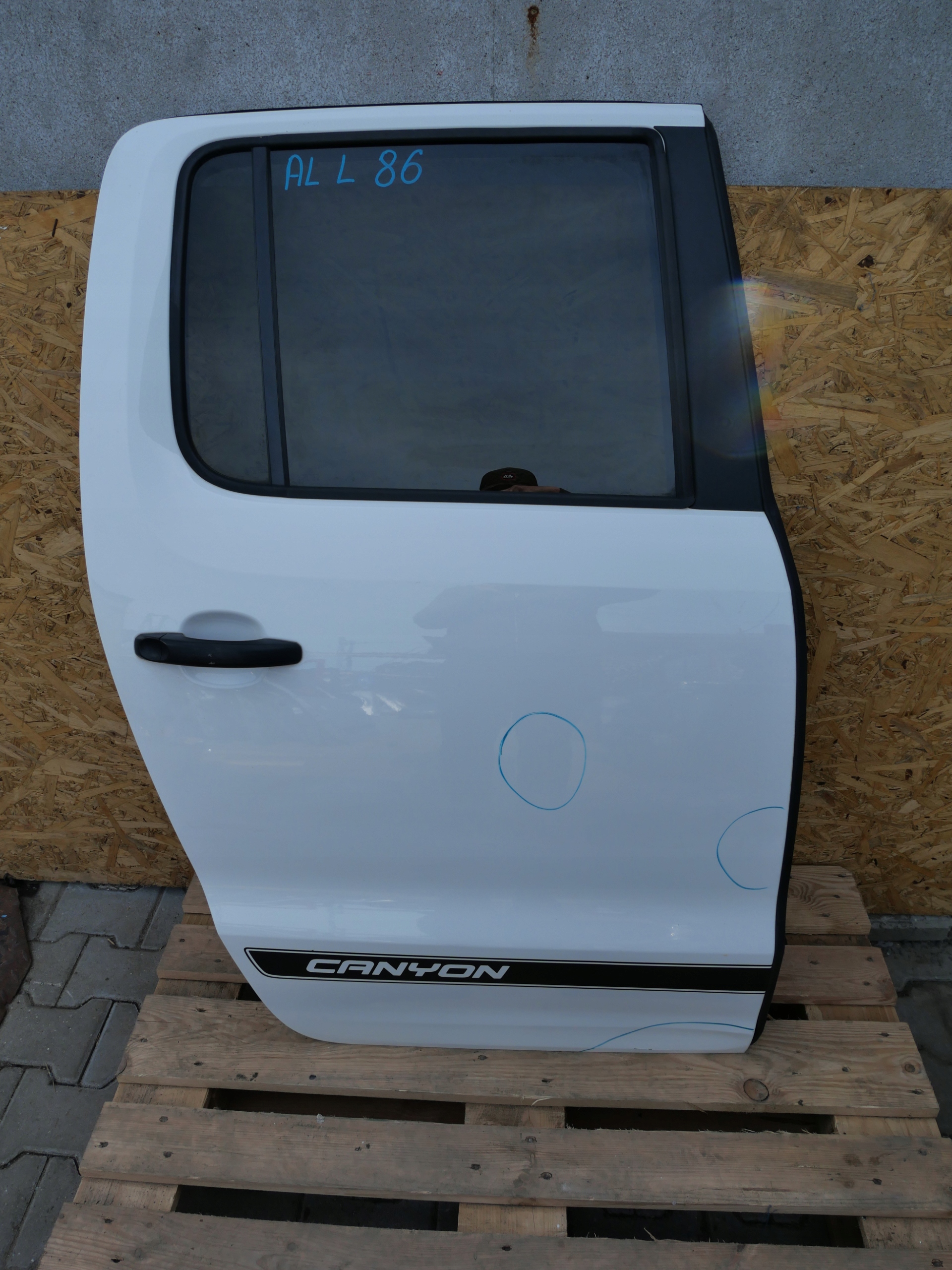 VW AMAROK 2H door rear part right