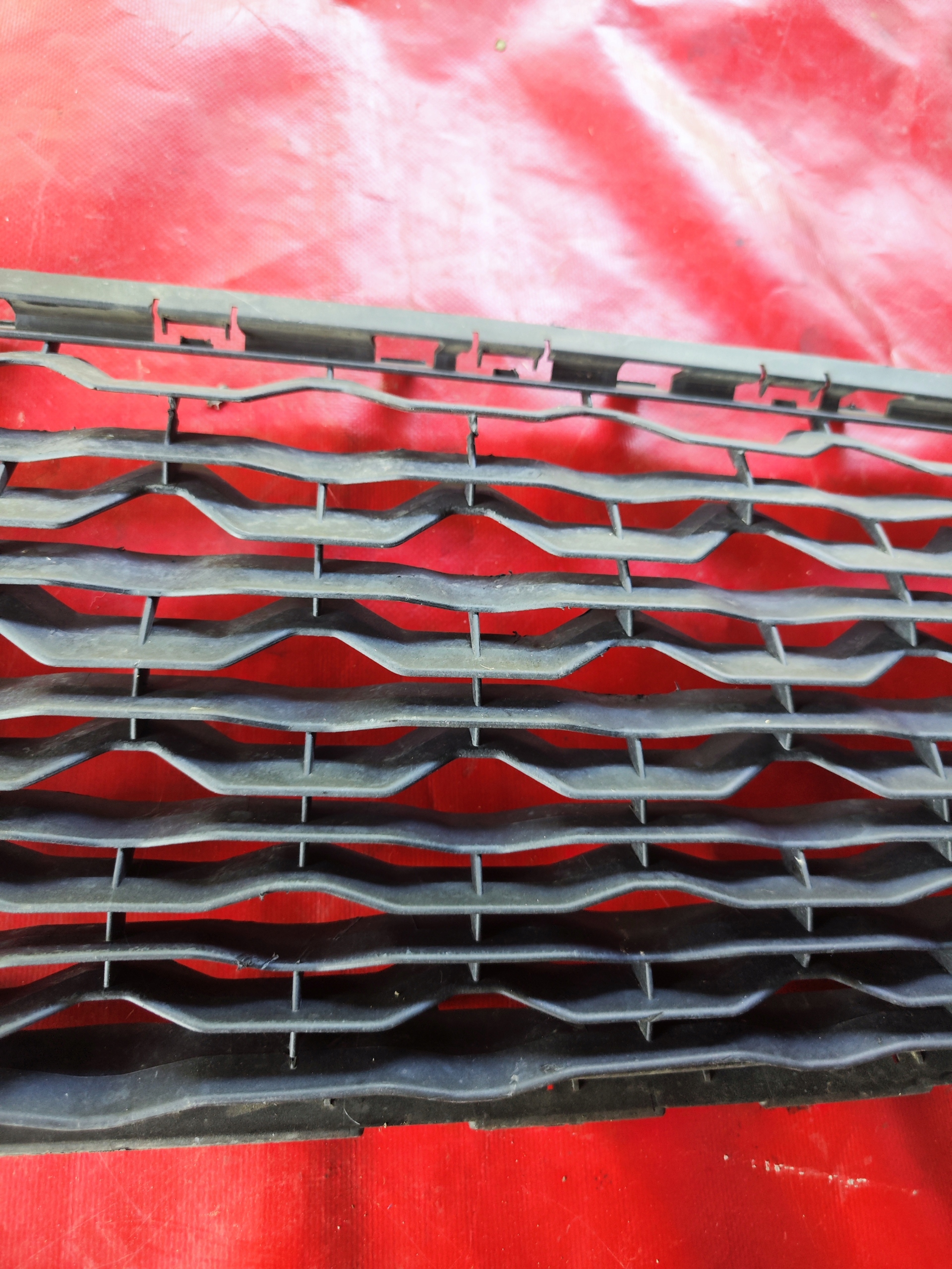grid of a bumper central front DUSTER II original dacia 622545490r