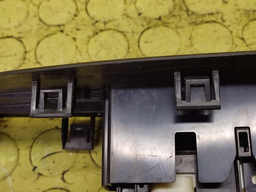 TOYOTA AURIS window control switch right front 7423102530