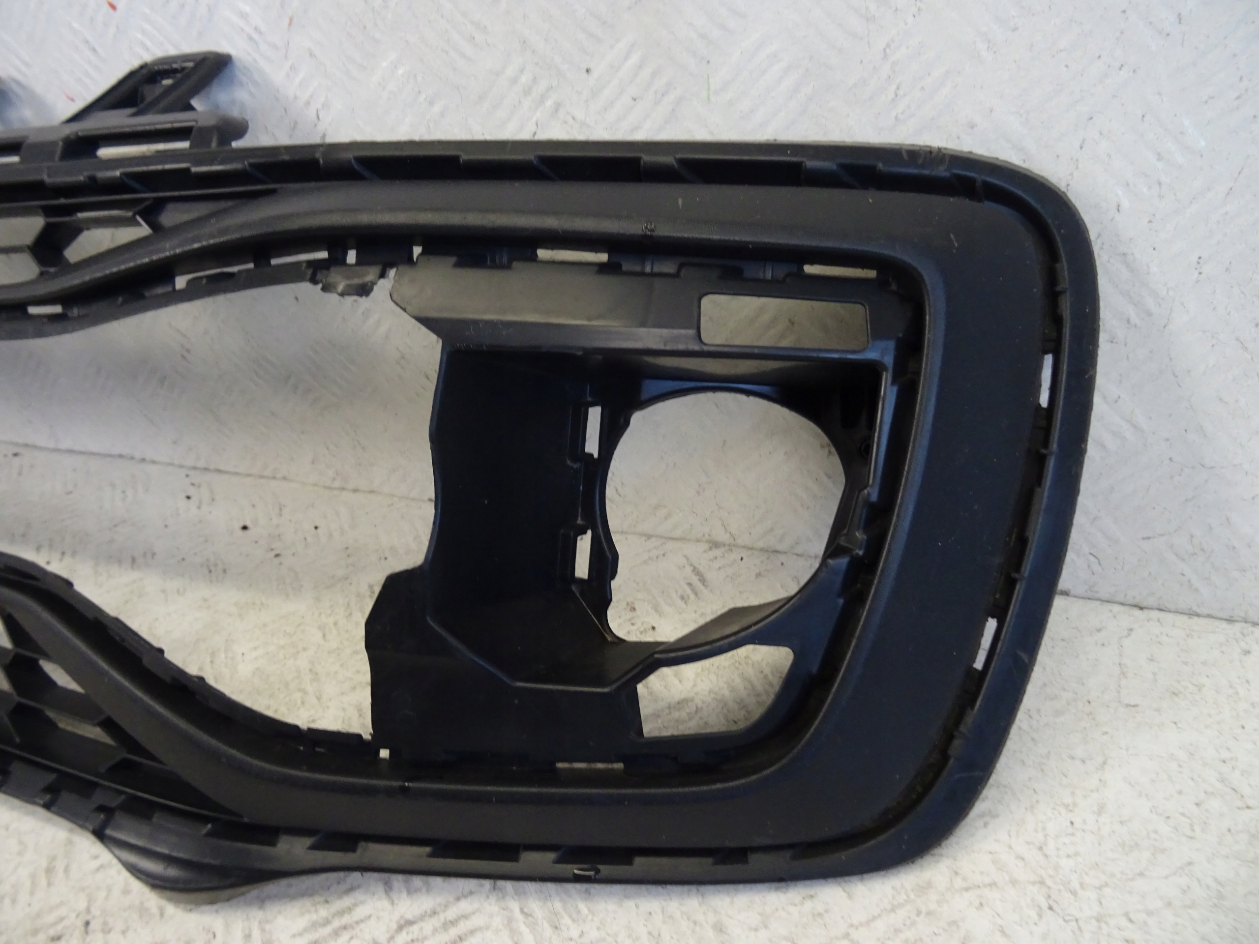 grid of a bumper front front VW UP LIFT 1S0853677F