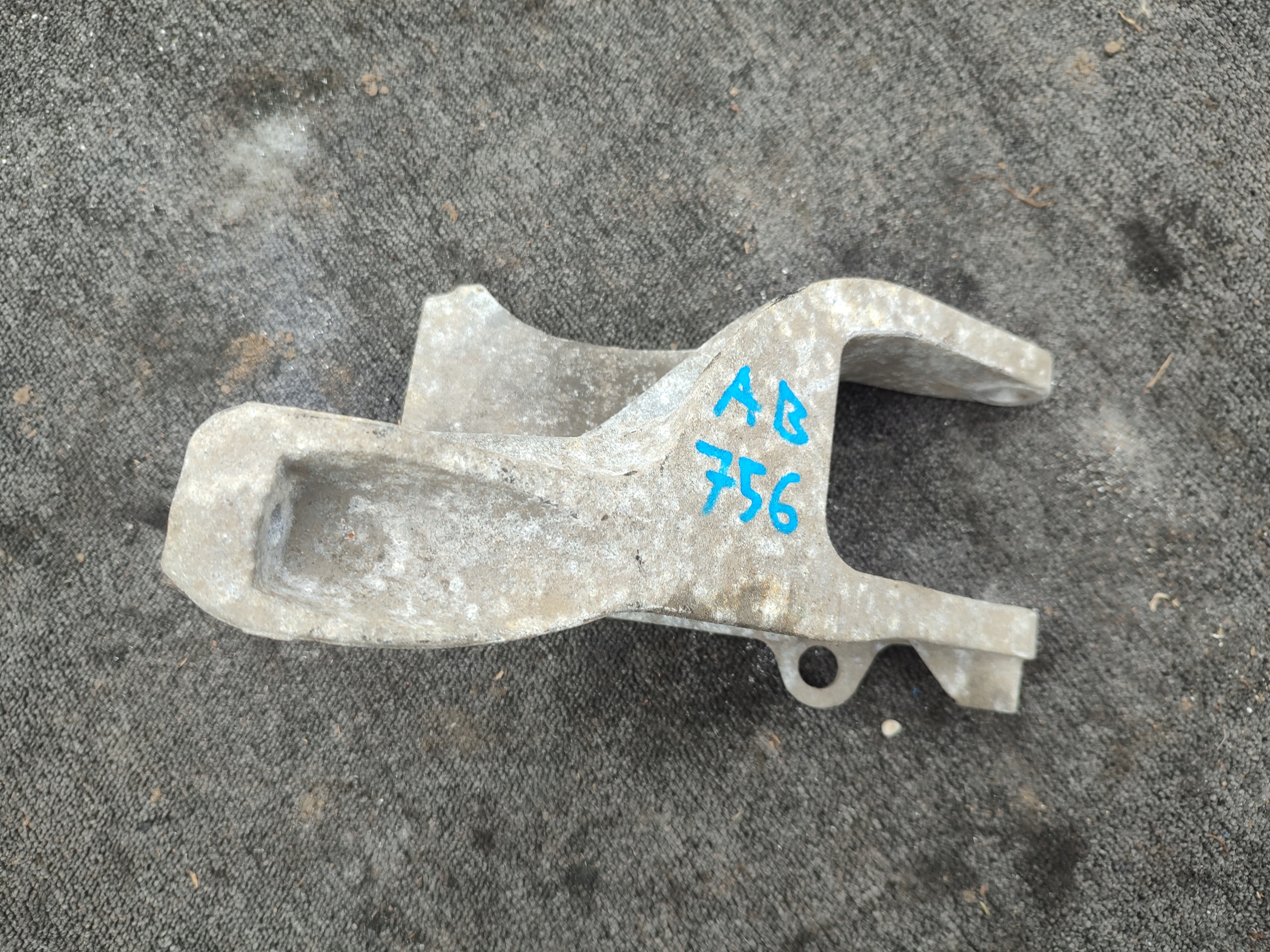 holder bracket holder engine mount VW TRANSPORTER T6 T6 7E0199343B