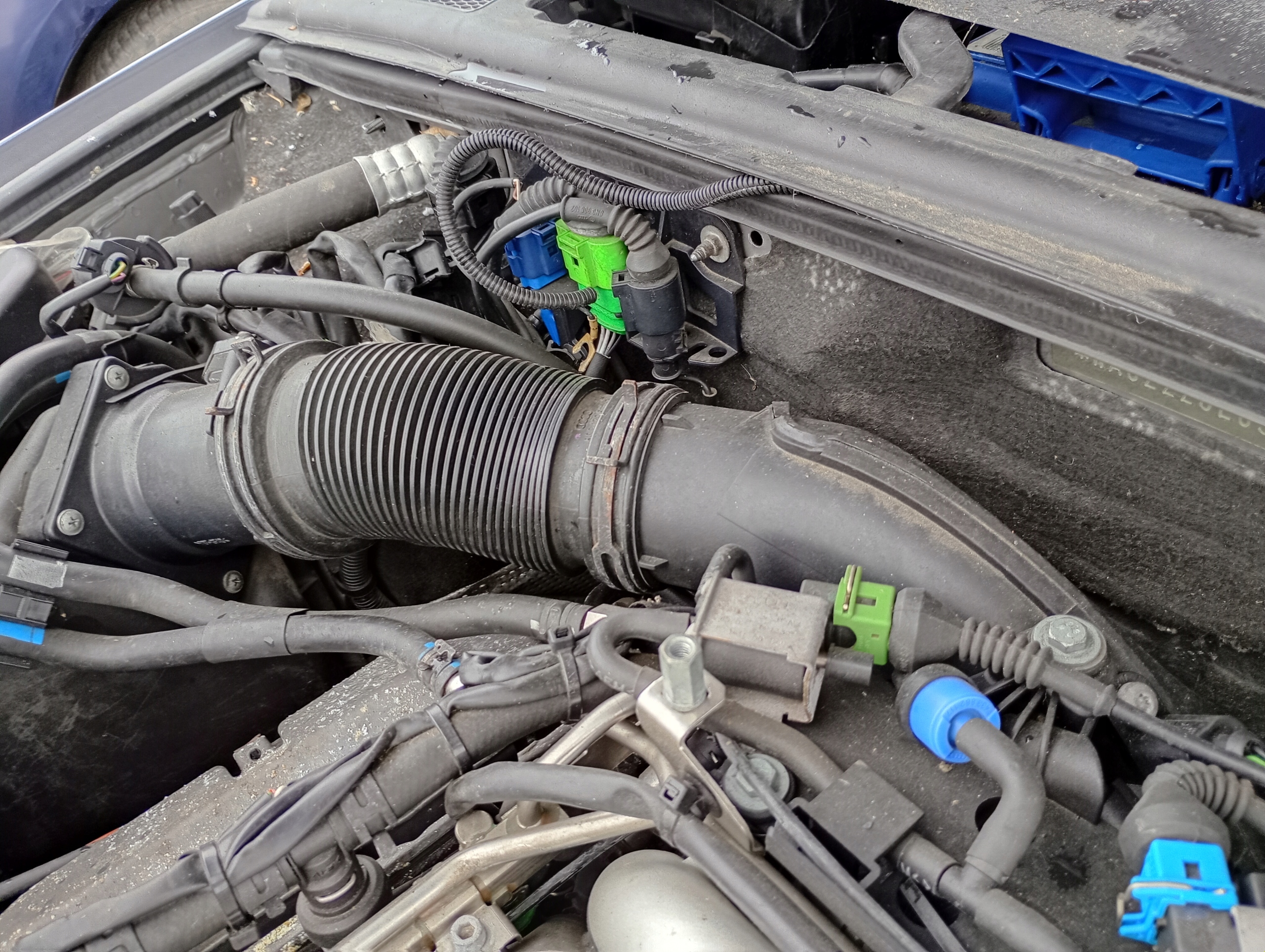Audi A4 B6 00-06 trouba vedení vzduchový 2.4