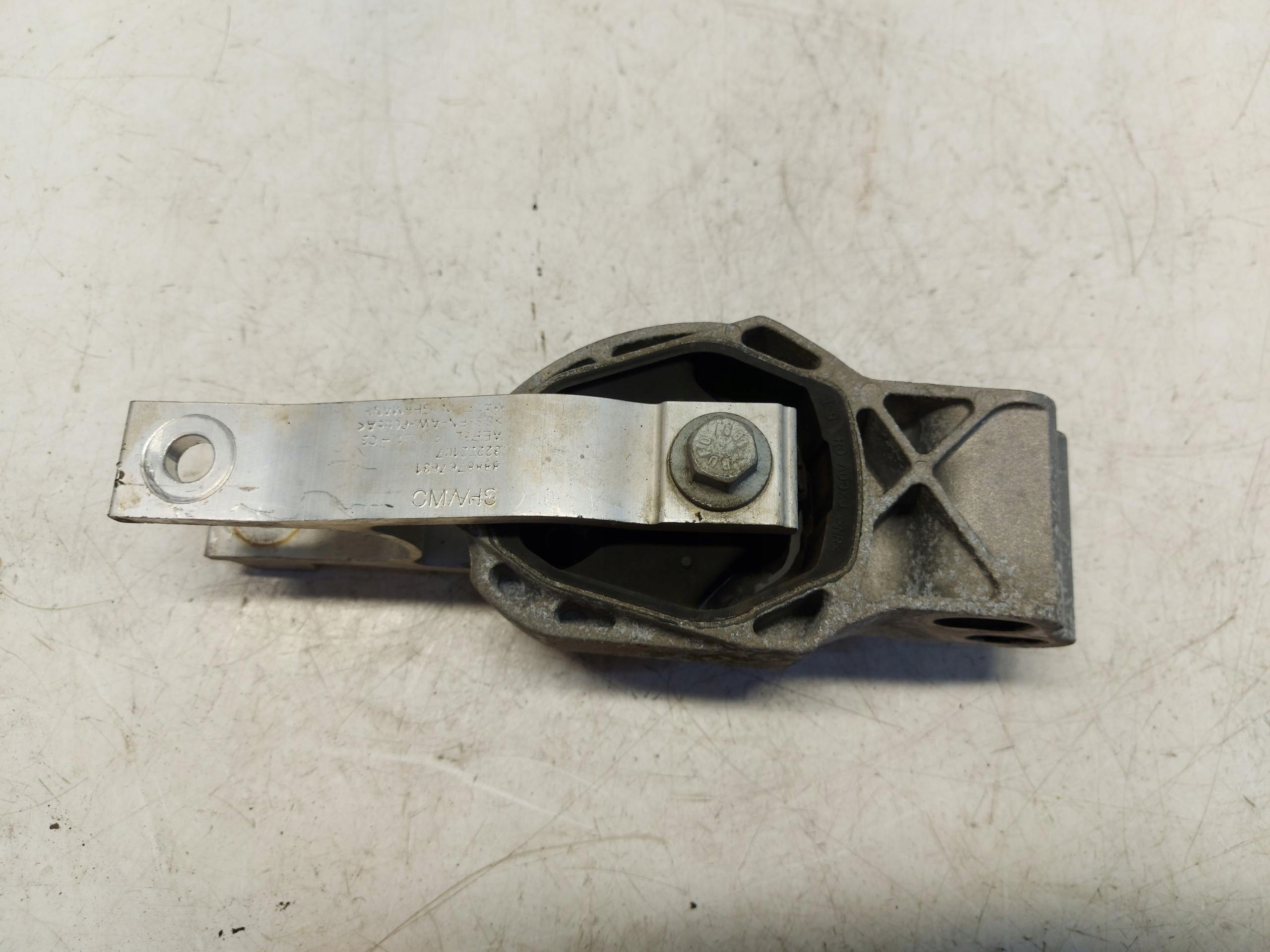 VOLVO XC40 B4 engine mount 32222107