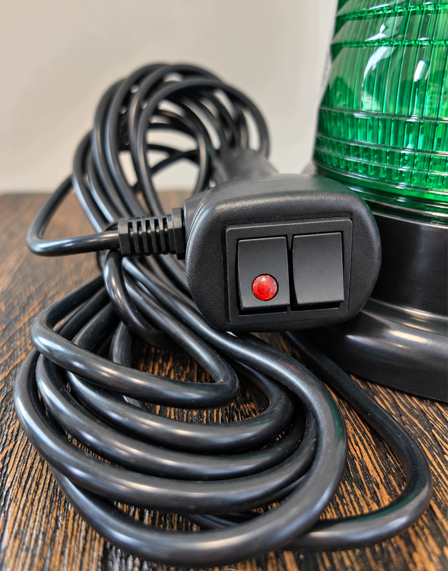 Zielona lampa ostrzegawcza LED RegMag 20 W, 7 trybów – Kompaktowa konstrukcja gotowa do podłączenia