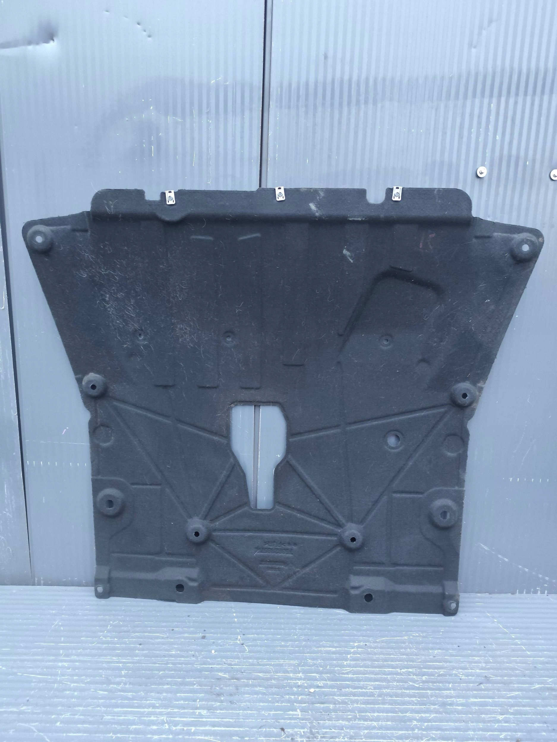 DACIA DUSTER III cover cover below engine 758928657R