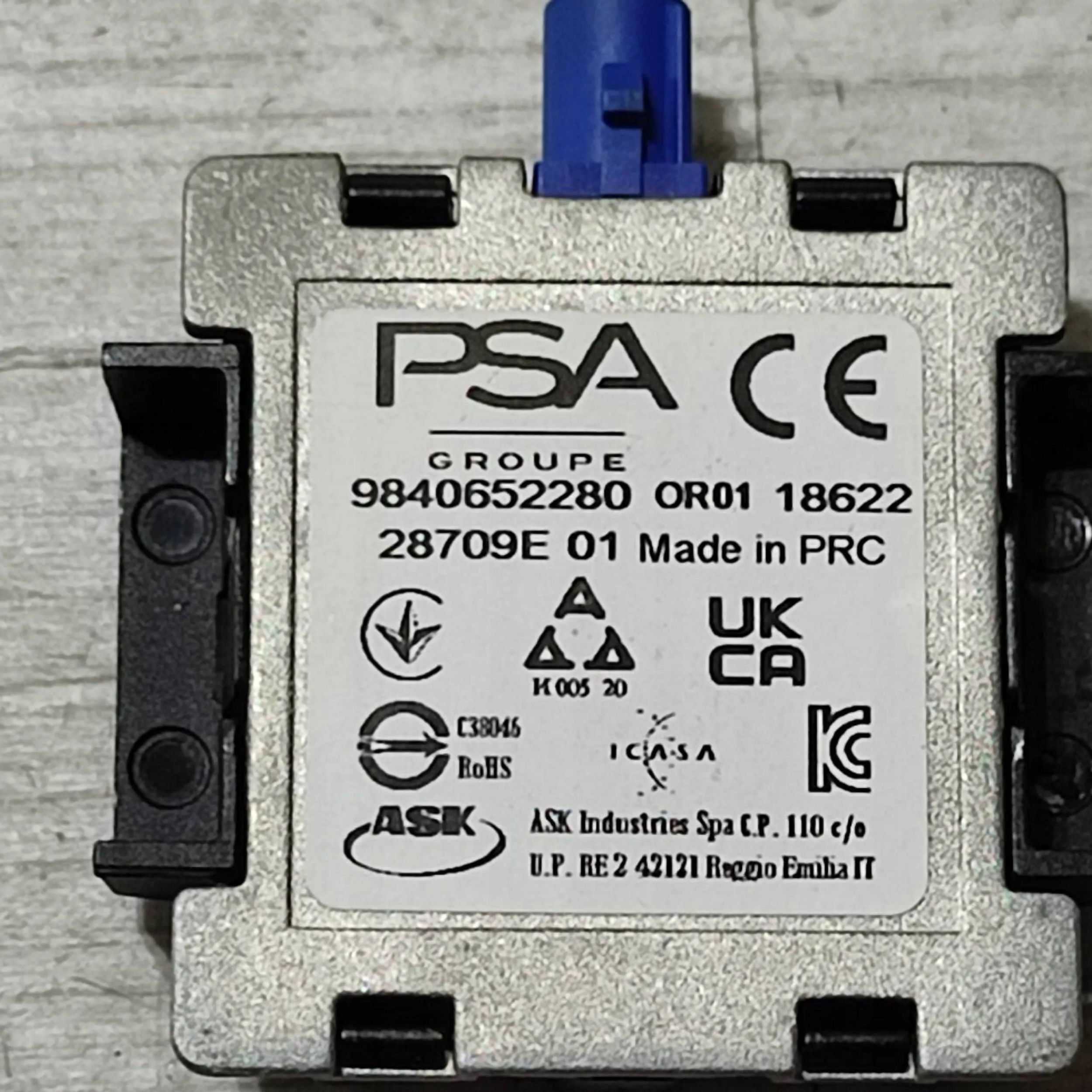 Peugeot 208 II 23r 1.2 Antenne