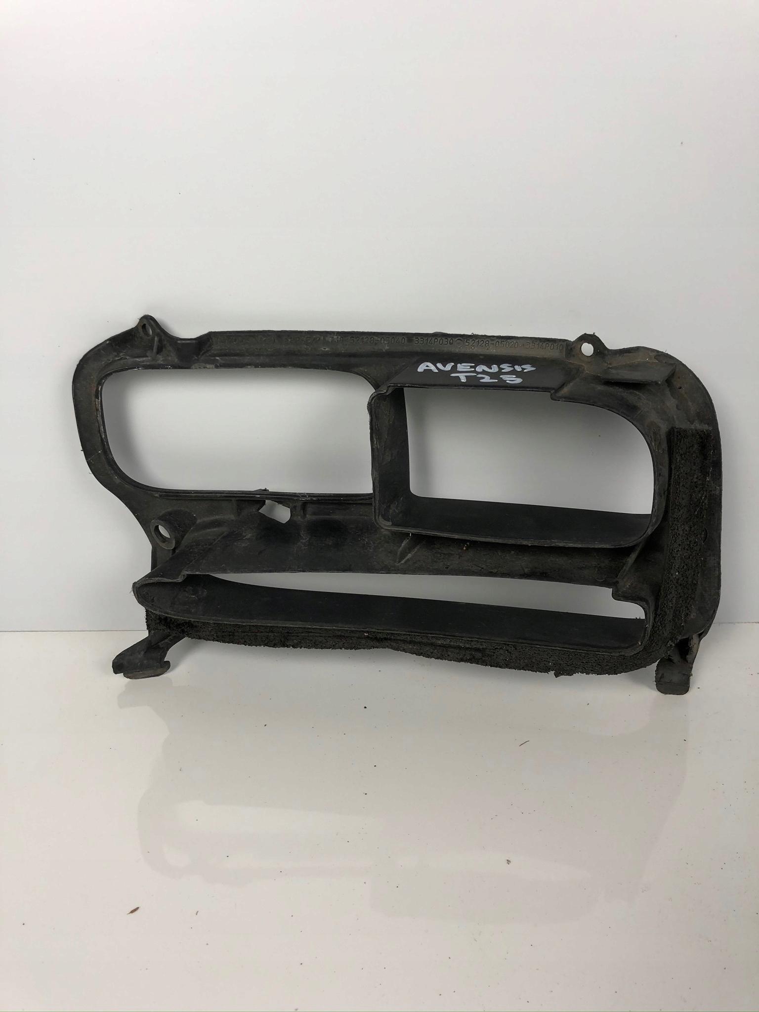 52128-05040 - Галогенная рамка кронштейн для TOYOTA AVENSIS T25