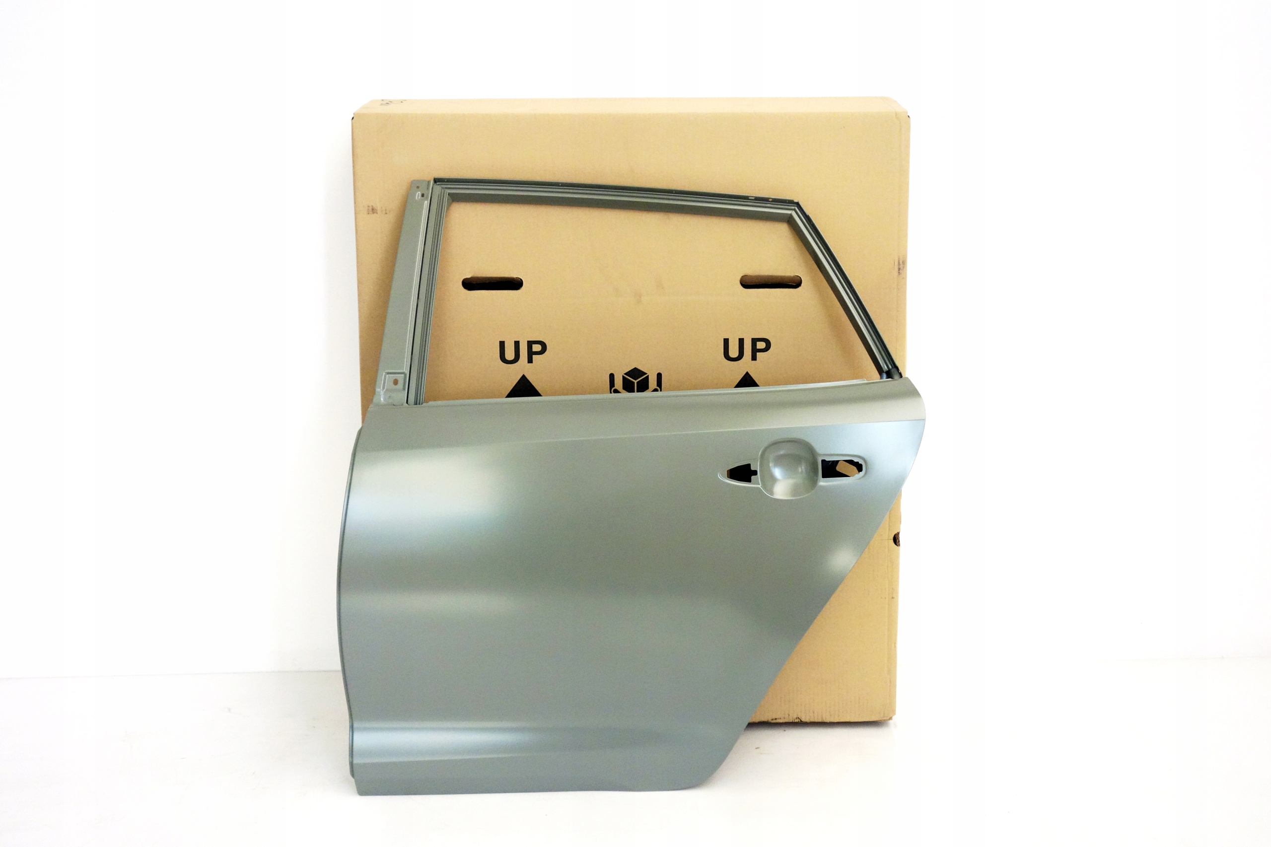 KOMPLET DRZWI TOYOTA COROLLA KOMBI 19- NOWE OE Producent części Toyota OE