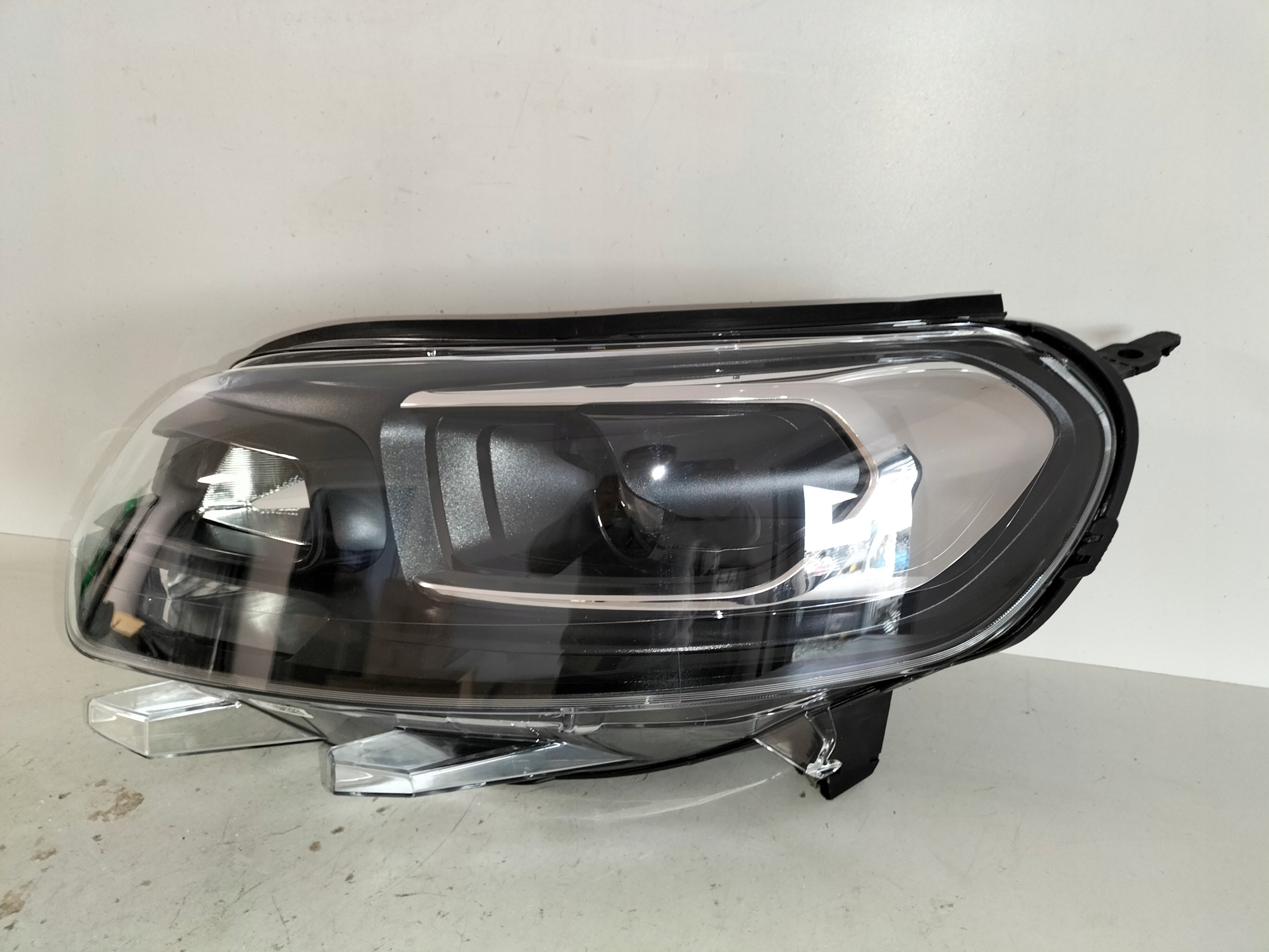 light front reflektor left CITROEN JUMPY III 16- SAPCETOURER XENON