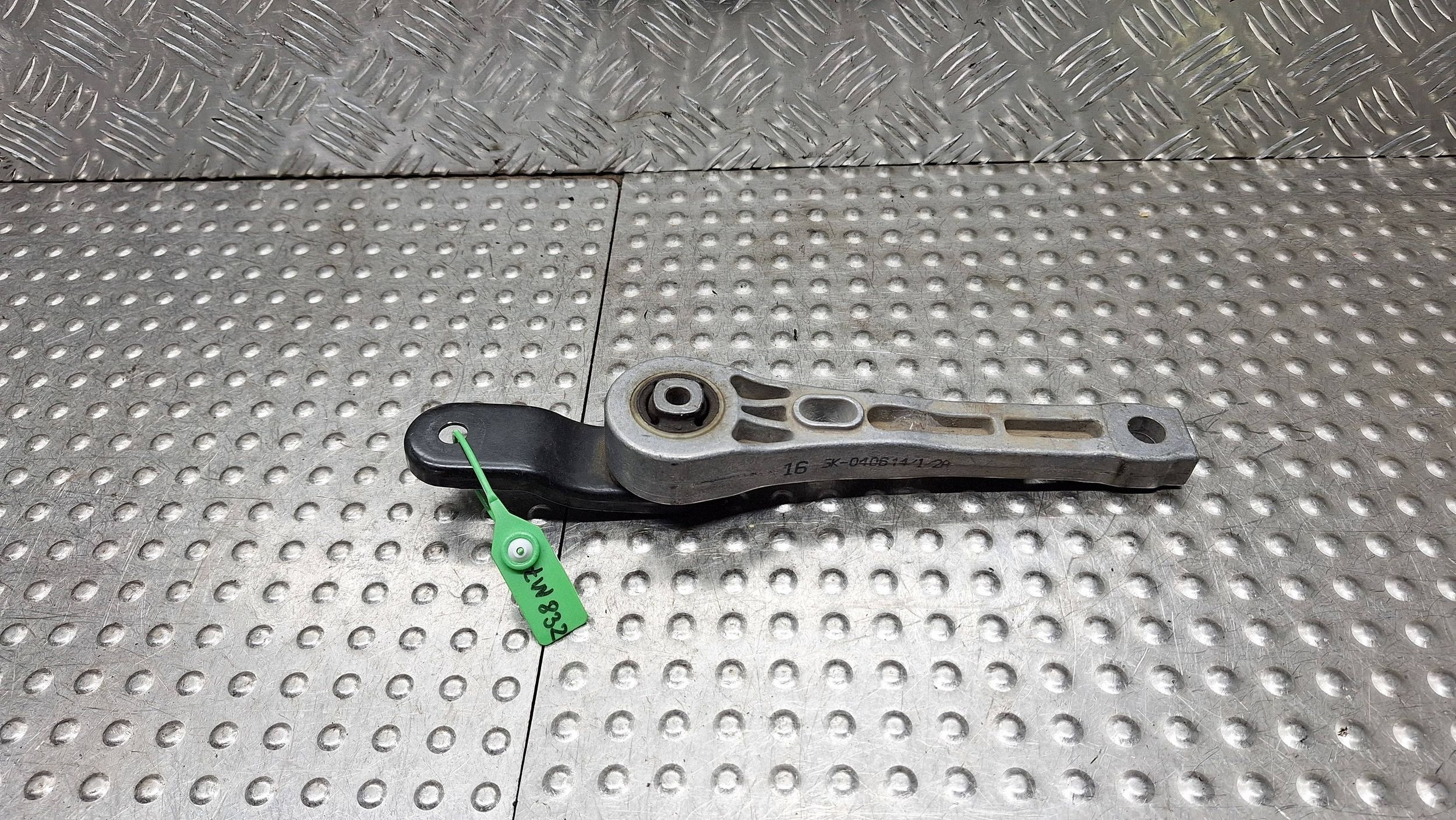 engine mount 3C0199855J VW PASSAT B7 1.6TDI