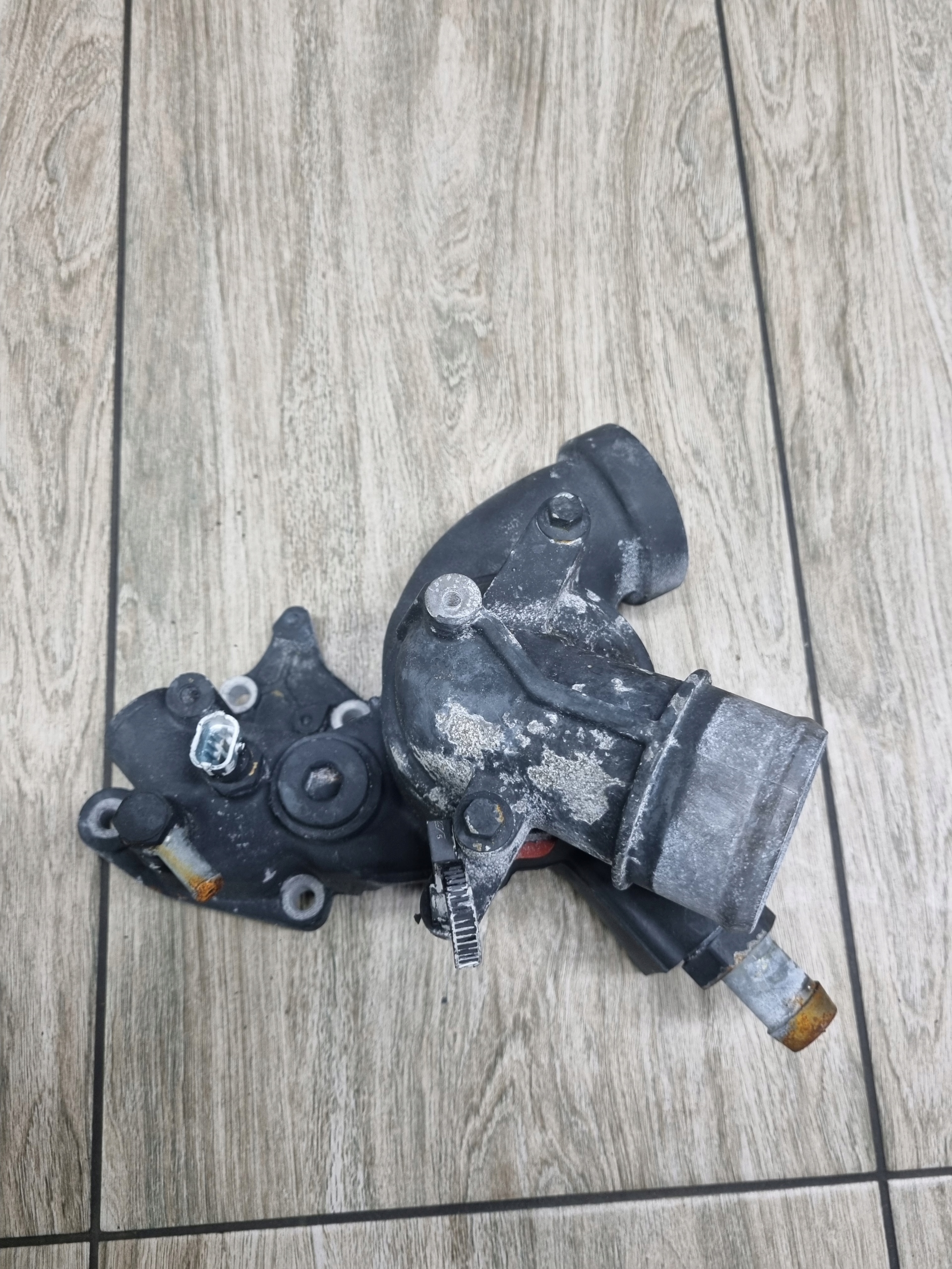 OBUDOWA TERMOSTATU VOLVO FL FE RENAULT MIDLUM PREMIUM DXI 7