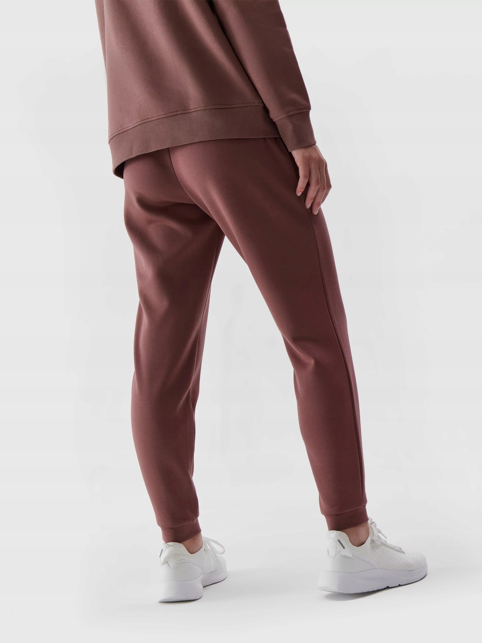 4F SPODNIE DRESOWE JOGGERY DAMSKIE EAN (GTIN) 5904698448401