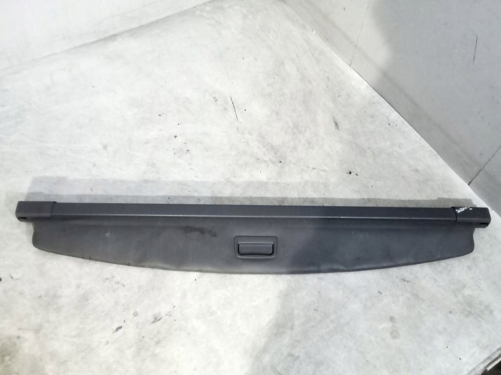 VW Touran and 1 blinds boot