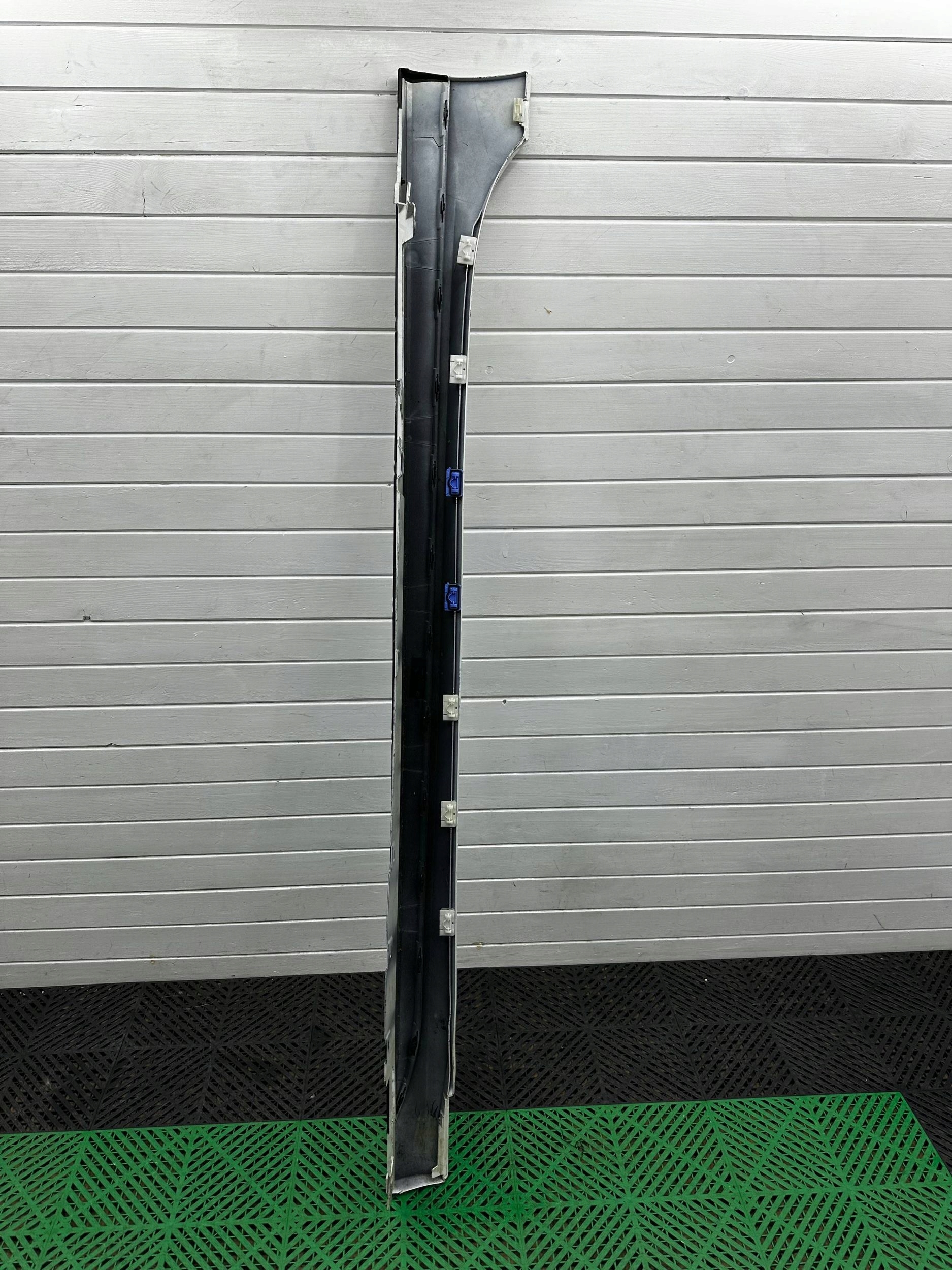 cover of the threshold inner front BMW 2 F44 8075465