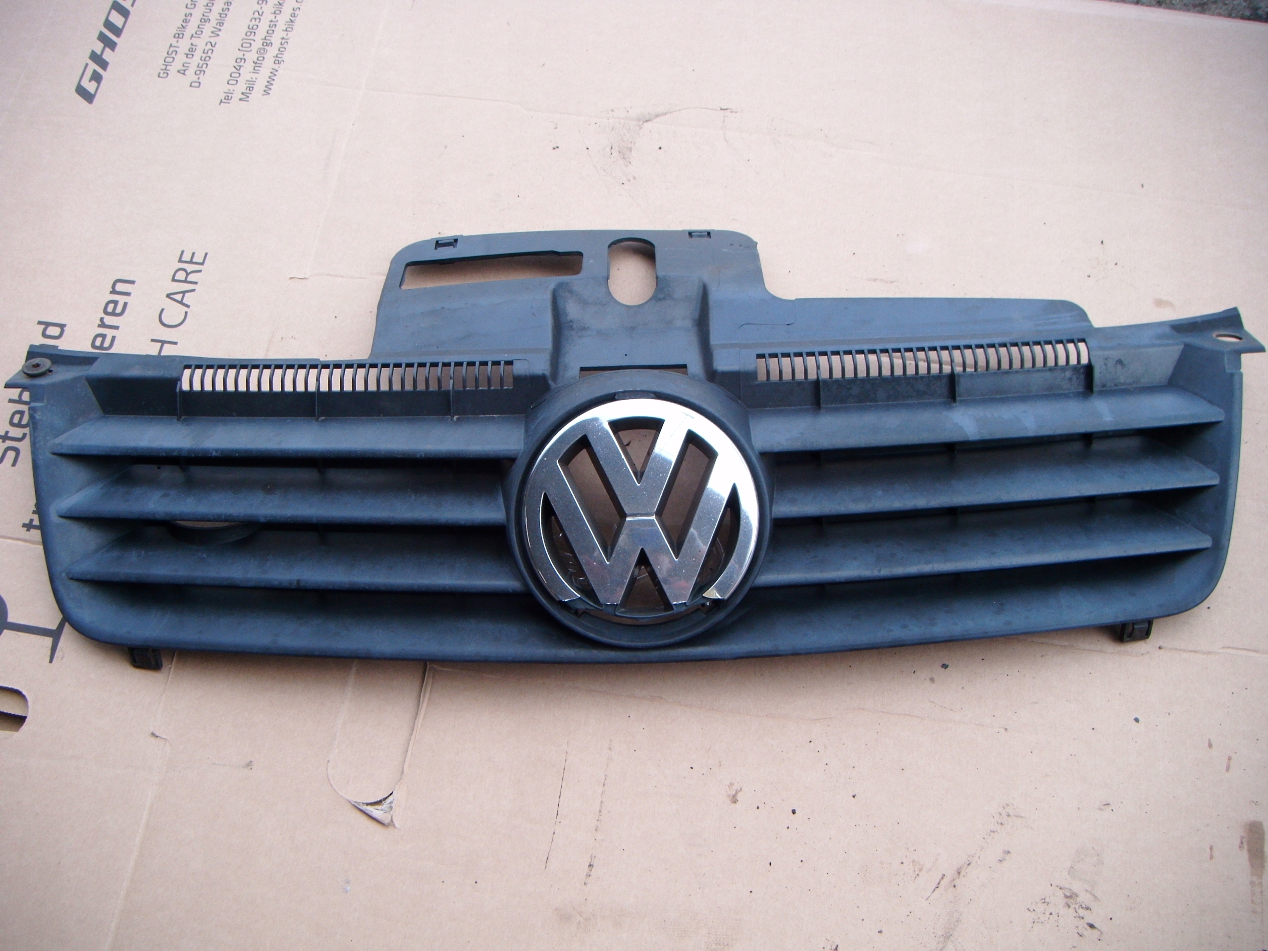 VW POLO 9N 01- 5D GRILL ATRAPA