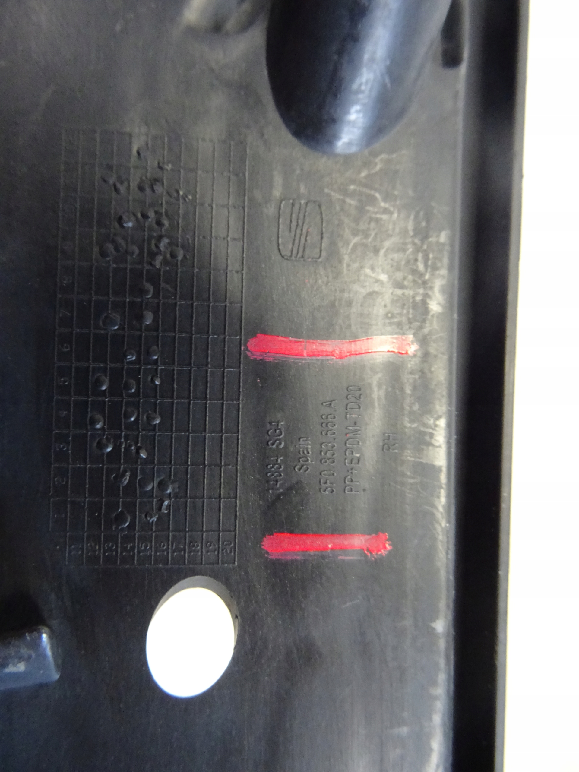 grid of a bumper front front right SEAT LEON III 3 5F0853666A
