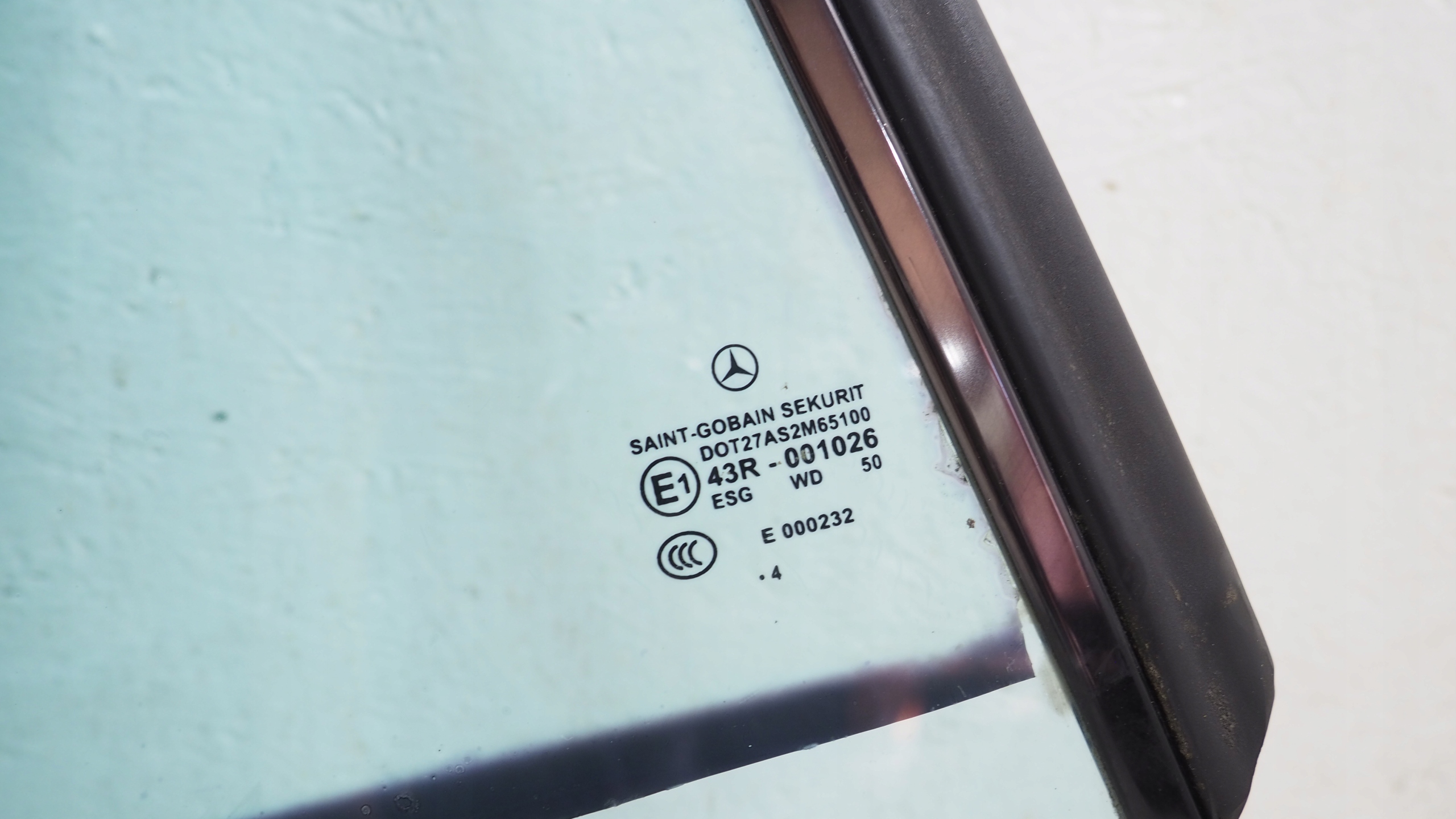 Mercedes CLK W209 window door right rear part