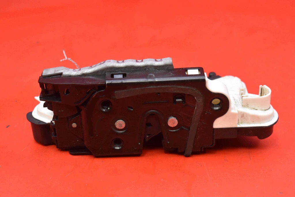 lock door left front front EU 5E1837015A SKODA RAPID 12-17