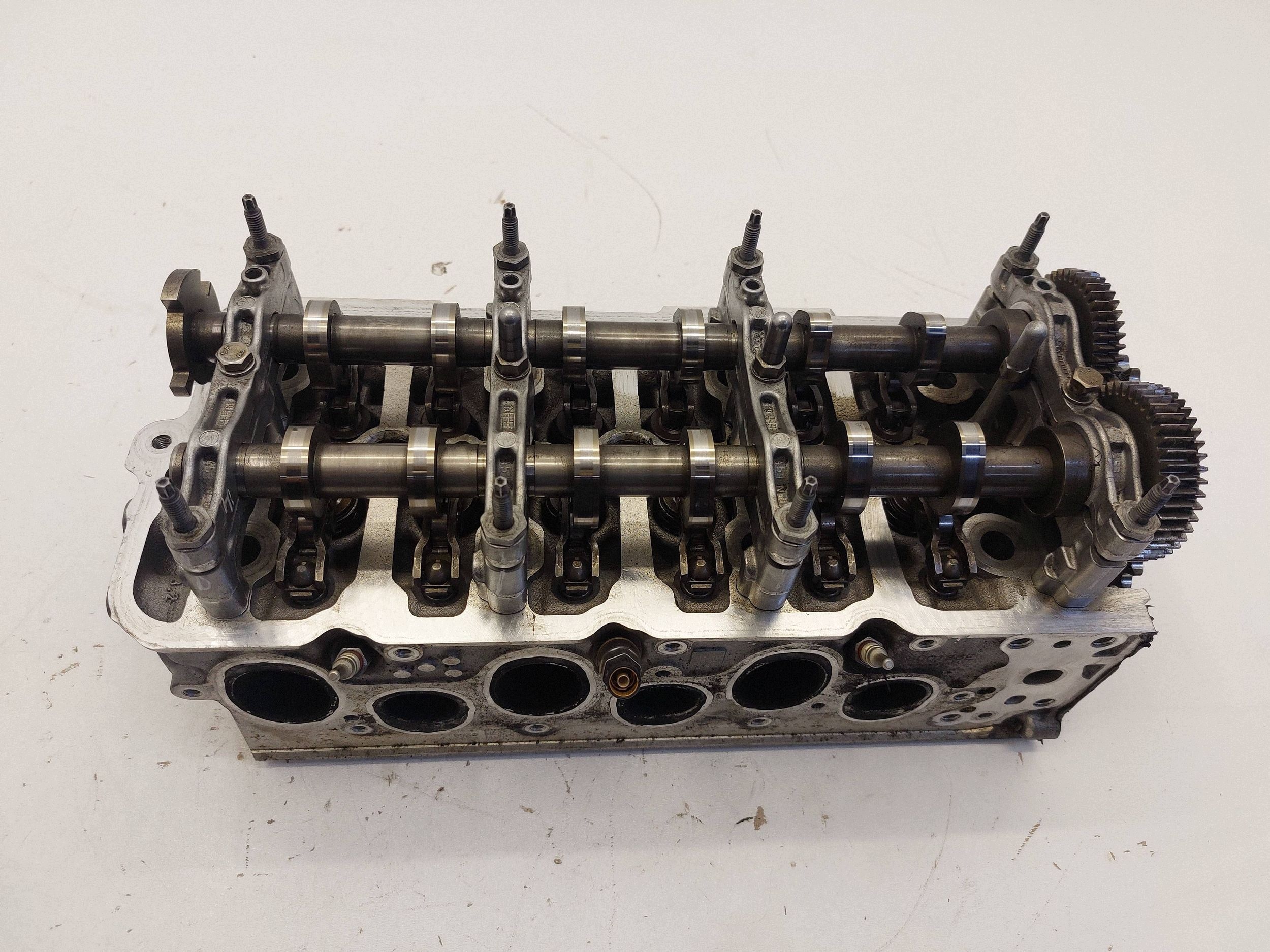 VW AMAROK AUDI A4 A5 A6 A7 Q7 4M 3.0 TDI CRT vačky hlava pravá 059354GK